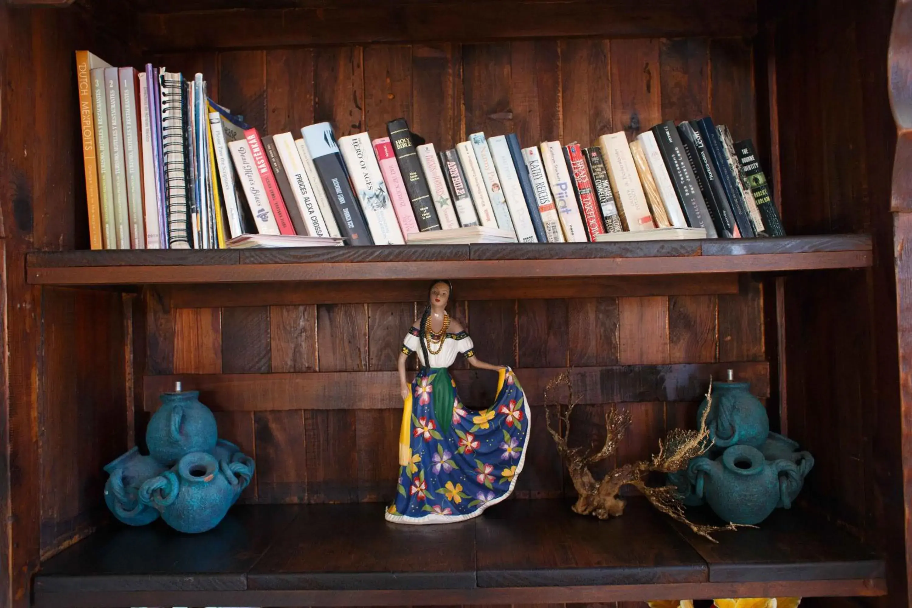 Decorative detail, Library in Hotel La Casona Real