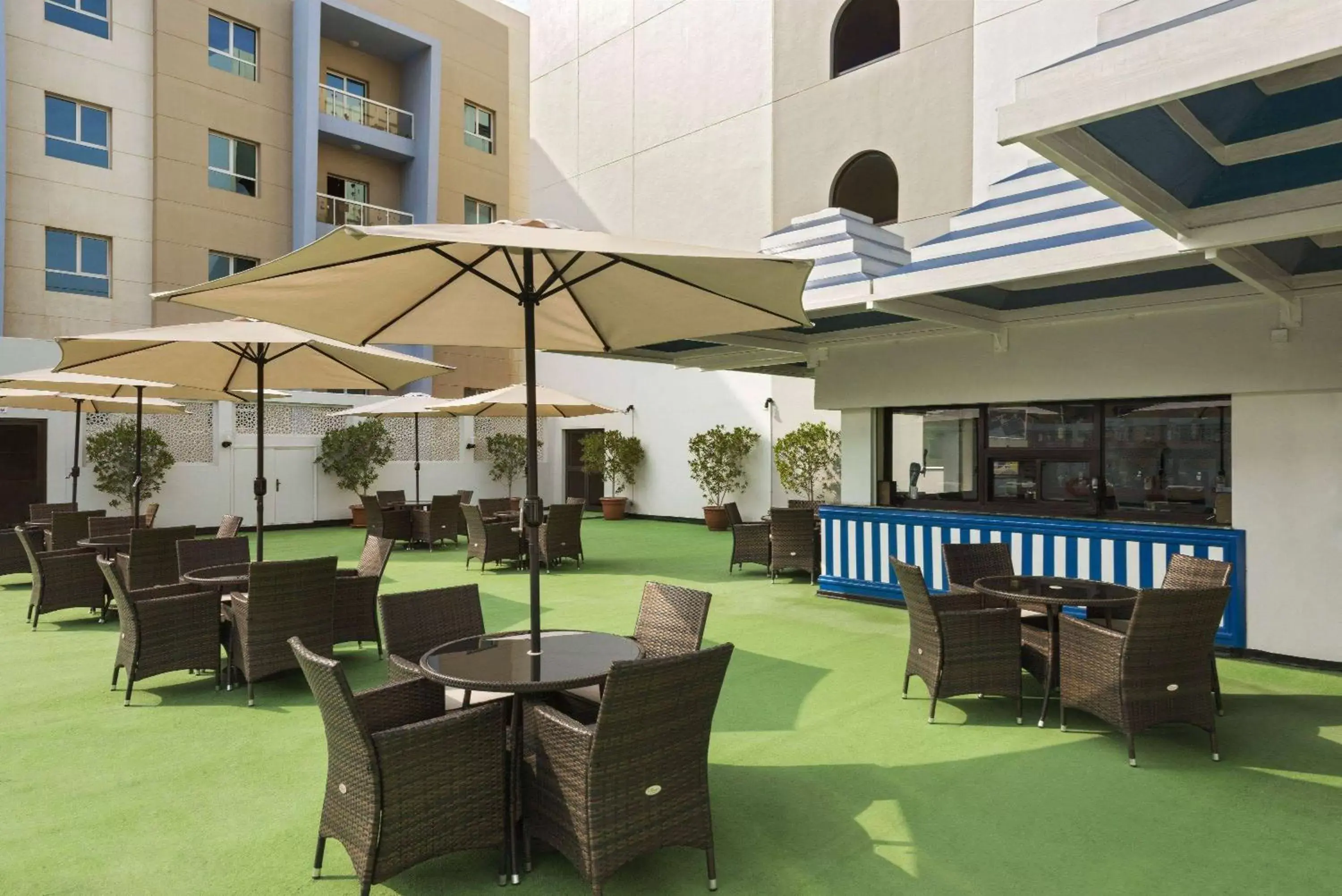 Lounge or bar in Ramada by Wyndham Bahrain Lounge or bar in Ramada by Wyndham Bahrain