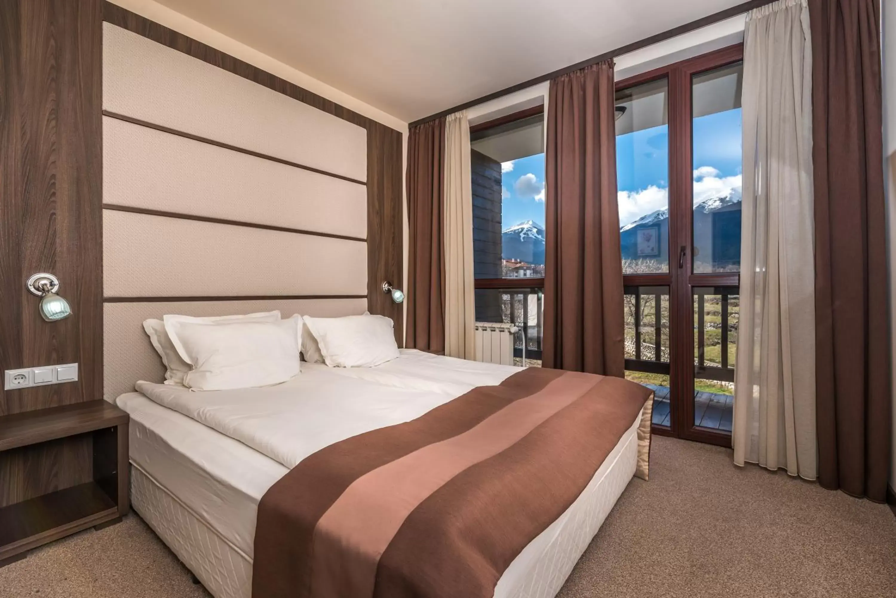 Mountain view, Bed in Zara Hotel