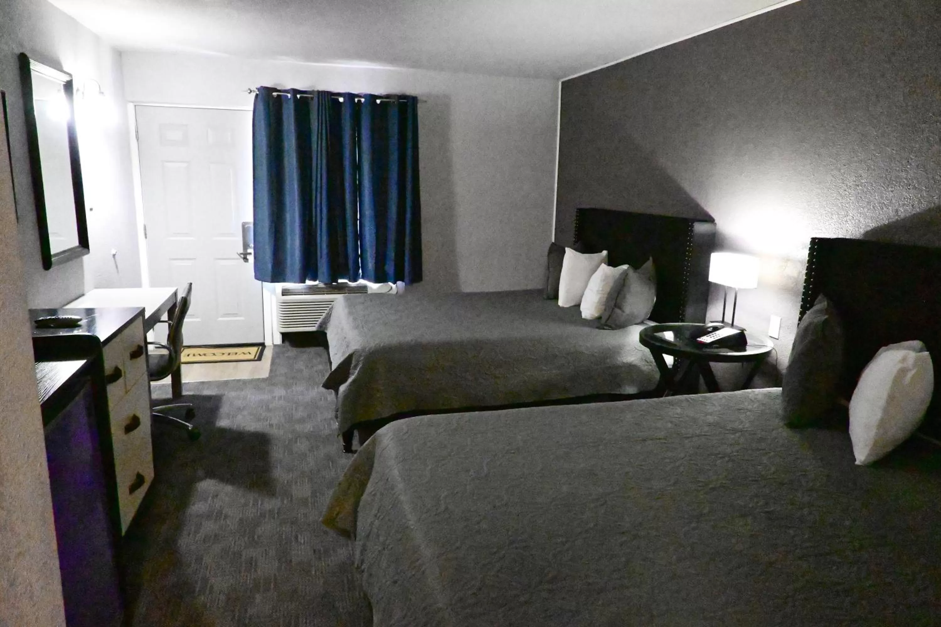 Bedroom, Bed in R Nite Star Inn and Suites -Home of the Cowboys & Rangers