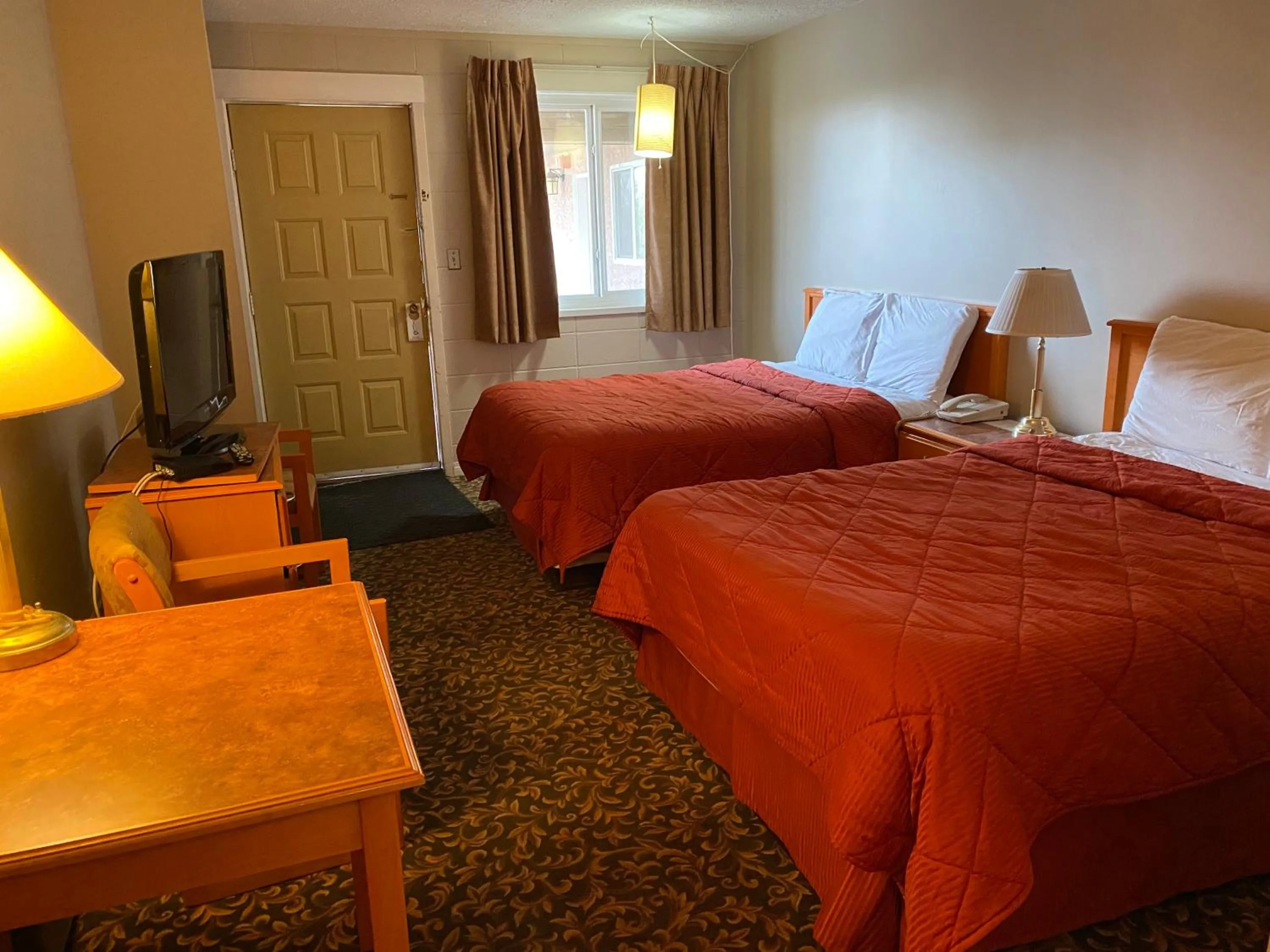 Bed in Aspen Motor Inn