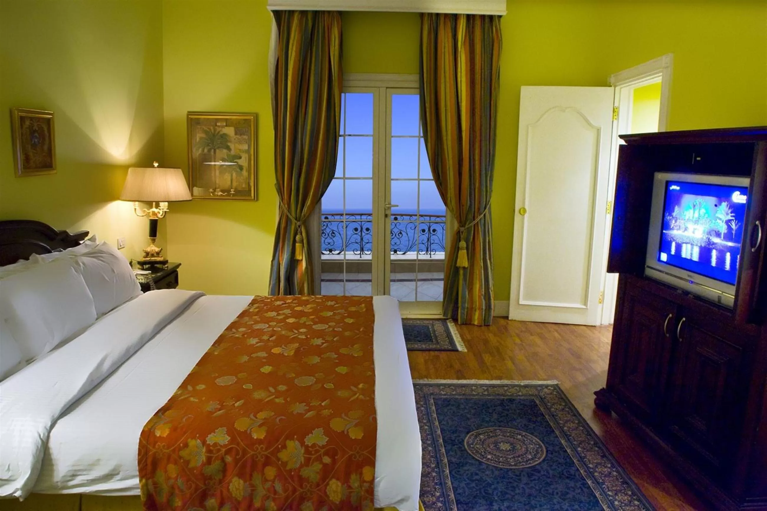 Bedroom, Bed in Helnan Auberge Fayoum