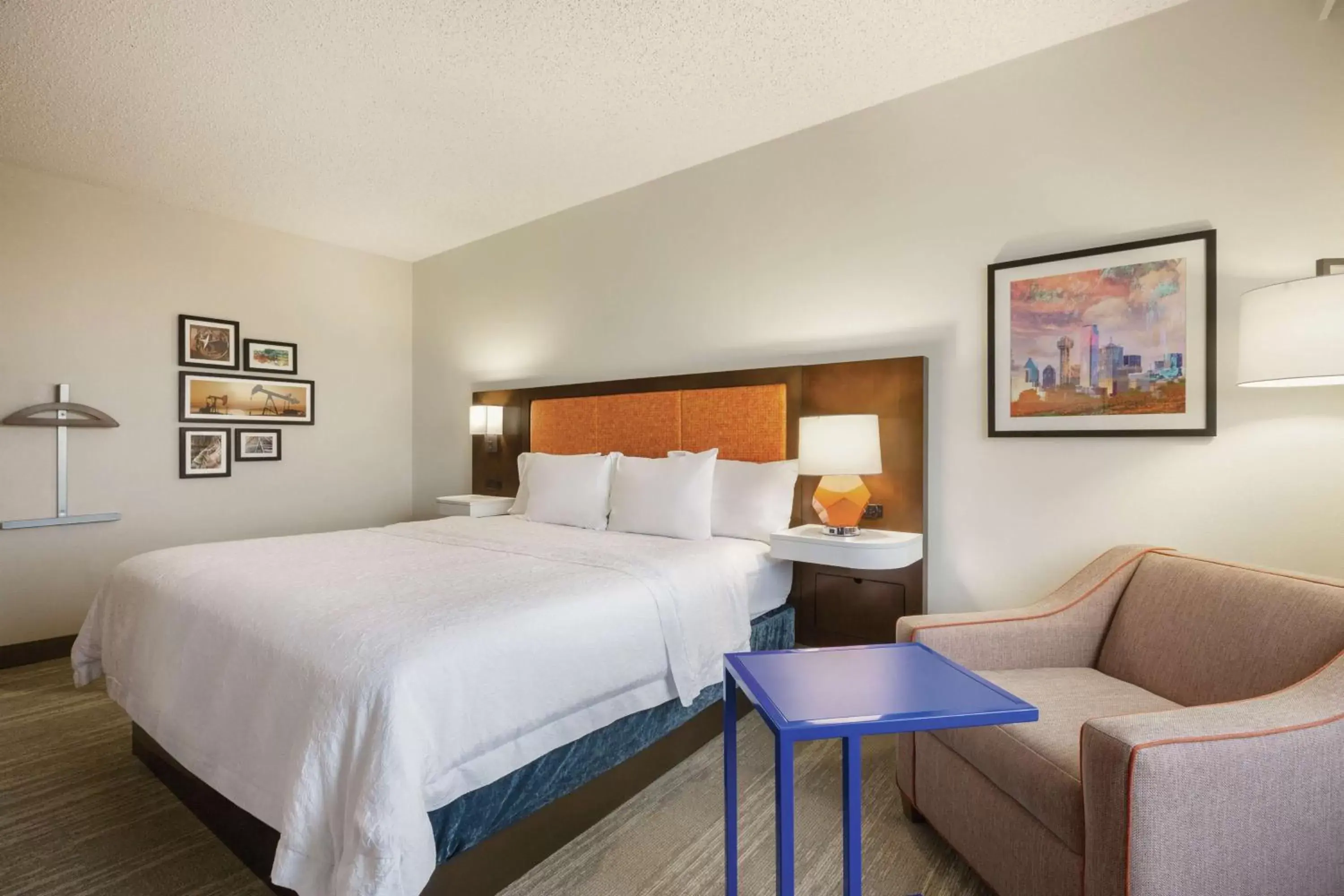 Bed in Hampton Inn & Suites Dallas-Mesquite