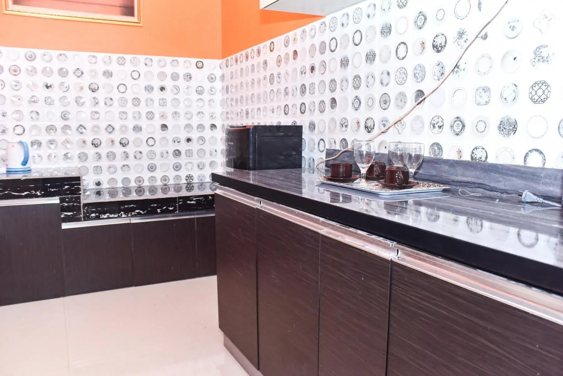 Kitchen or kitchenette, Kitchen/Kitchenette in RedDoorz Syariah near Gelora Delta Sidoarjo 2