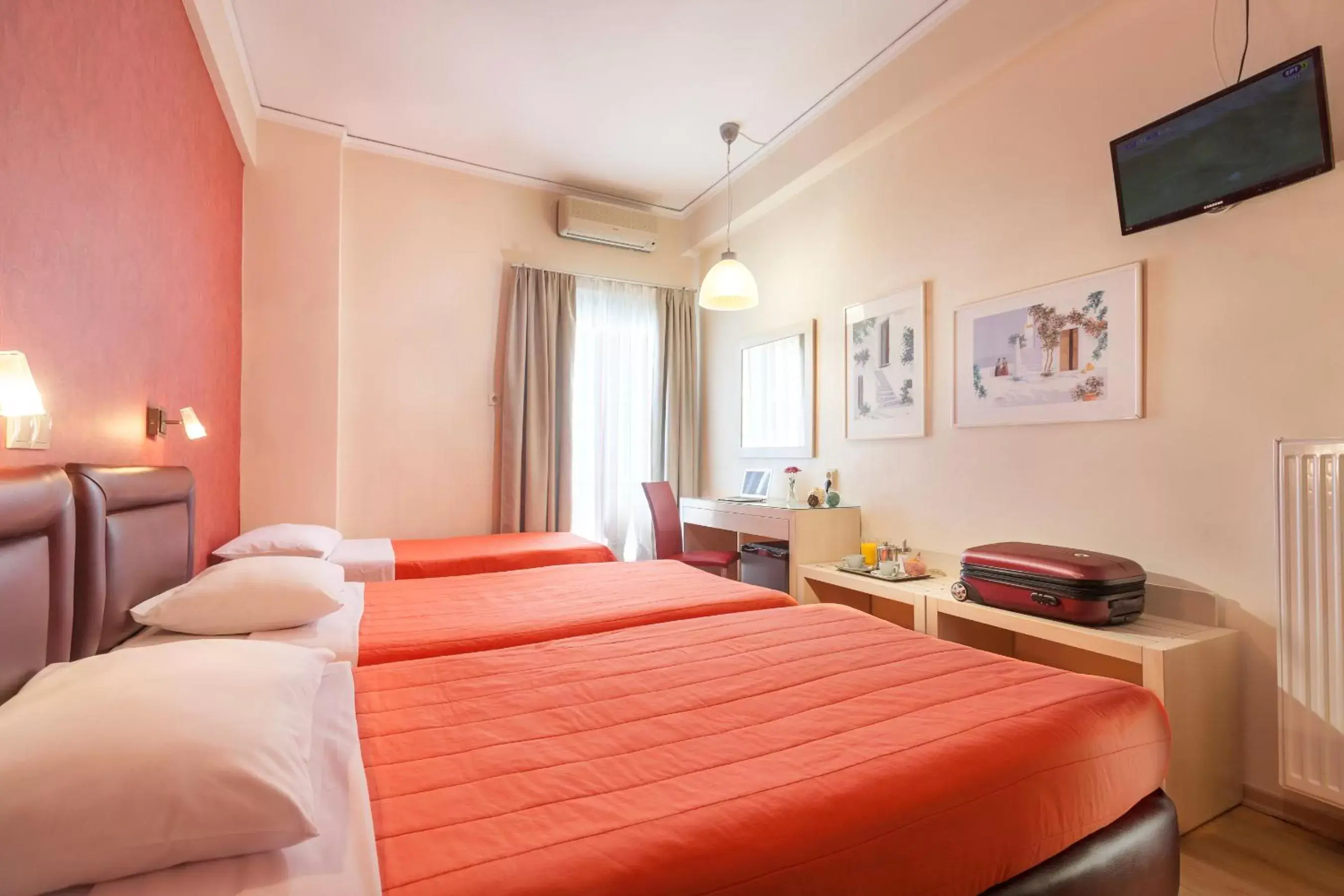 Triple Room in Lilia Hotel Triple Room in Lilia Hotel