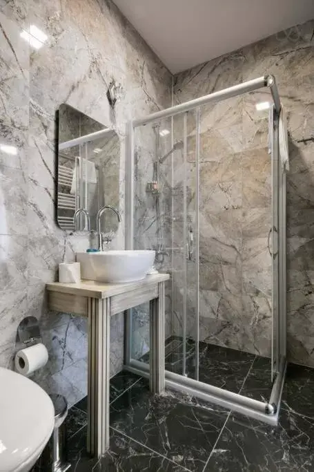 Bathroom in The Loft Istanbul