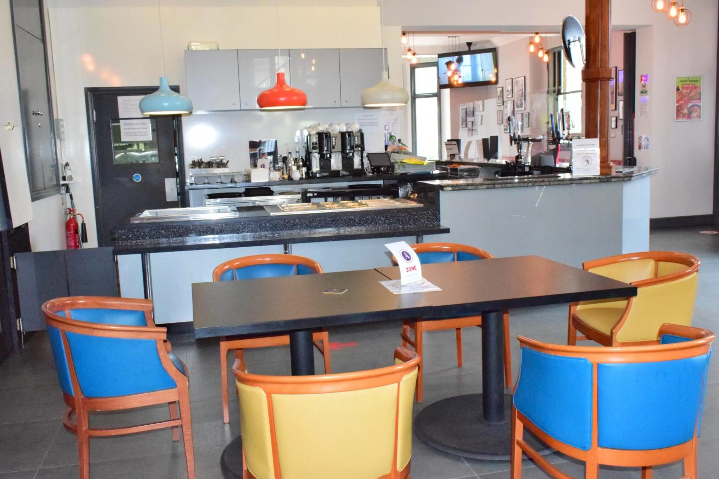 Restaurant/places to eat in Bridge Park Hotel