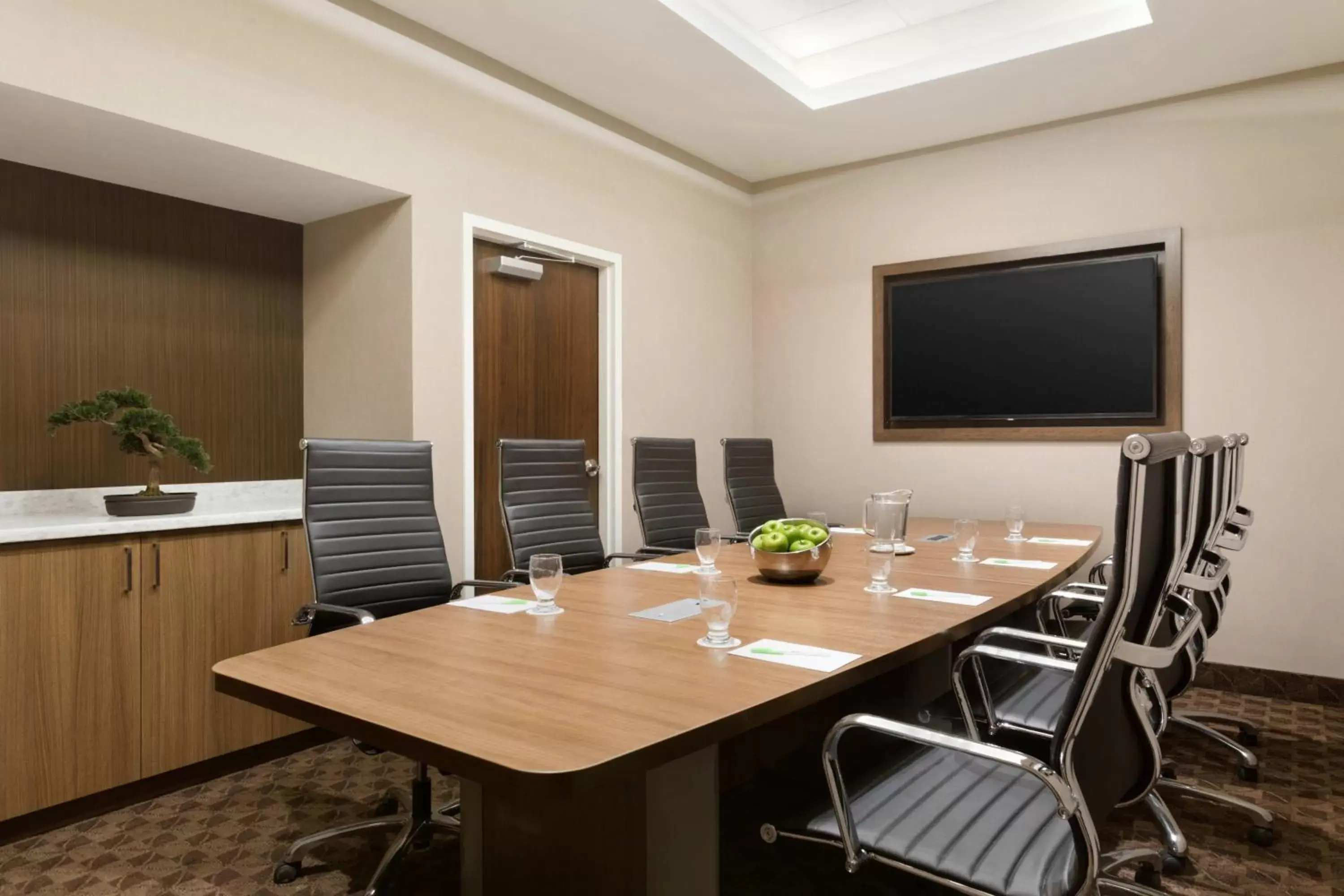 Meeting/conference room in Courtyard by Marriott Toronto Mississauga/West