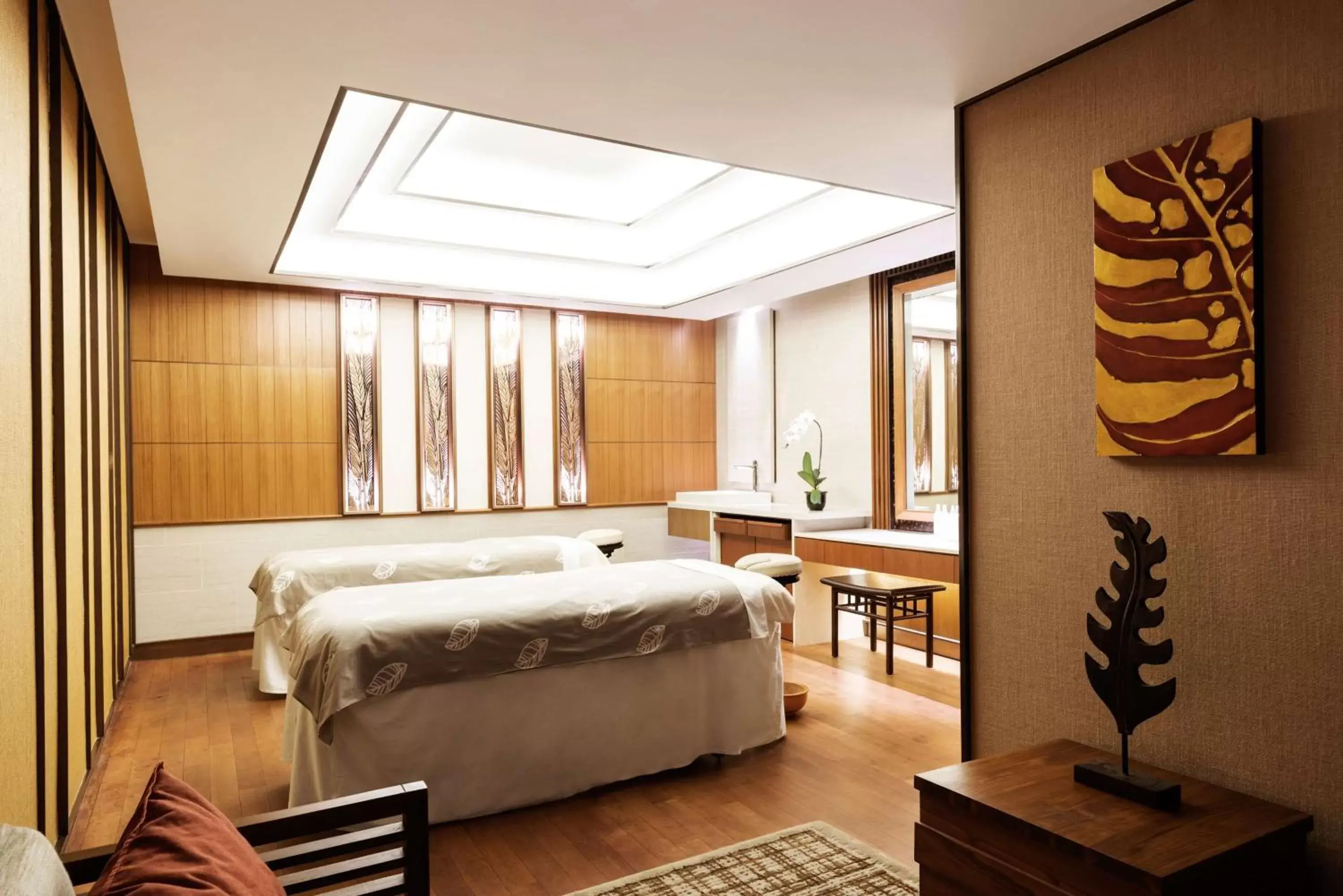 Spa and wellness centre/facilities, Bed in Shangri-La Singapore