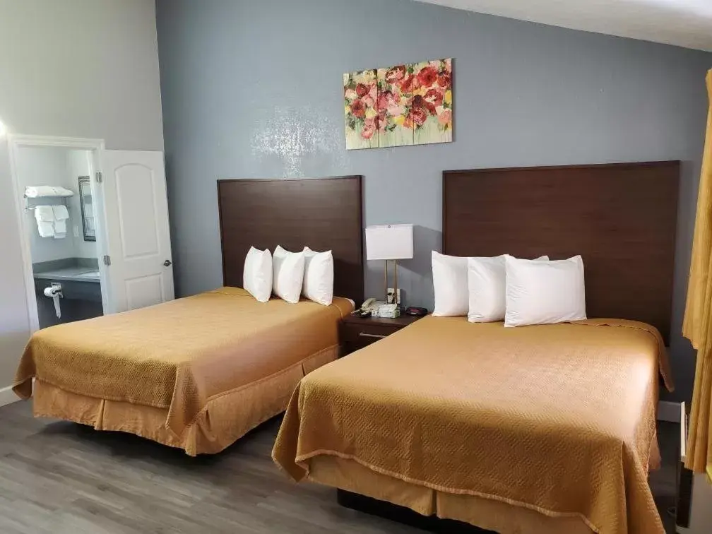 Bed in Bestway Inn Bed in Bestway Inn