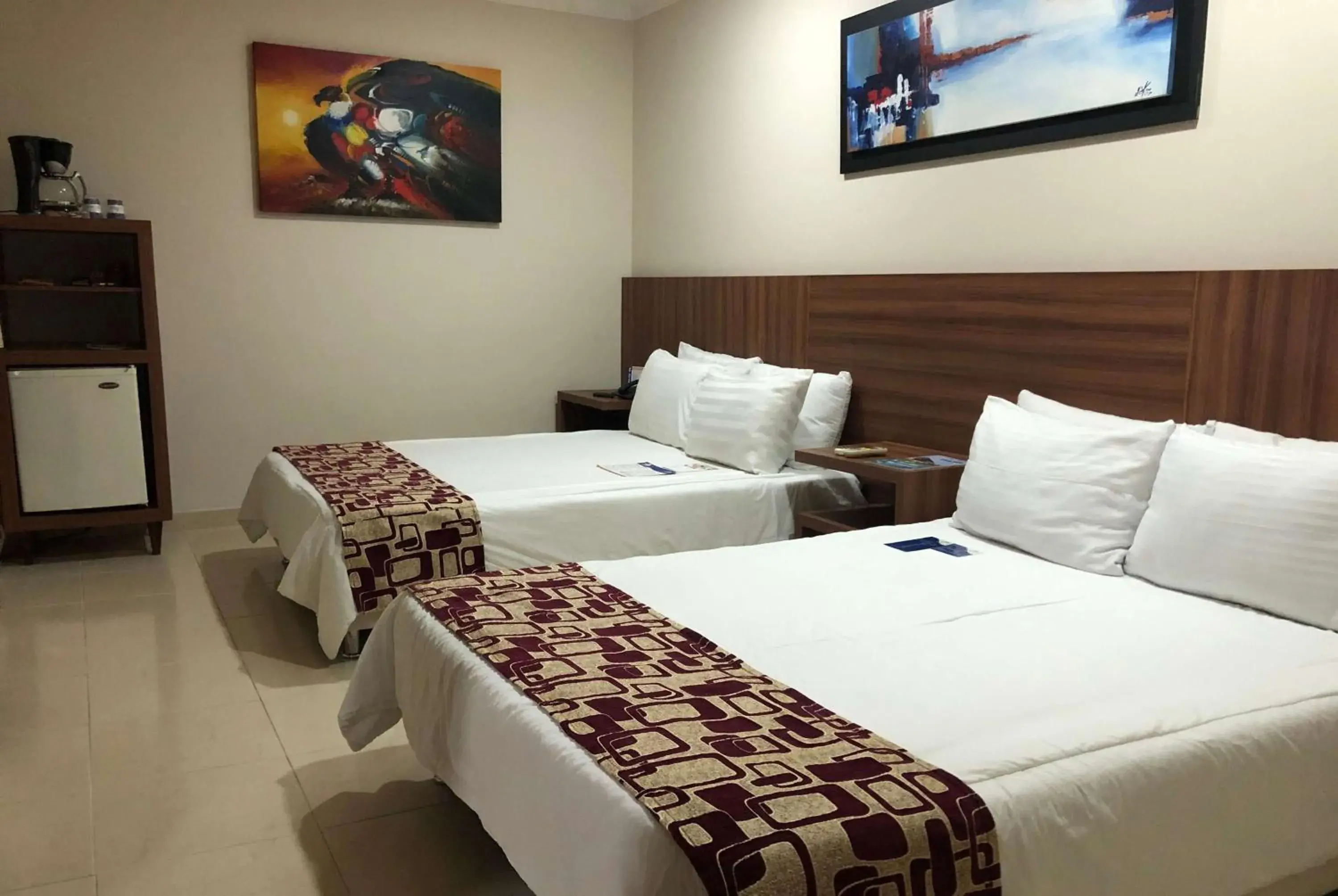 Photo of the whole room, Bed in Howard Johnson Hotel Versalles Barranquilla