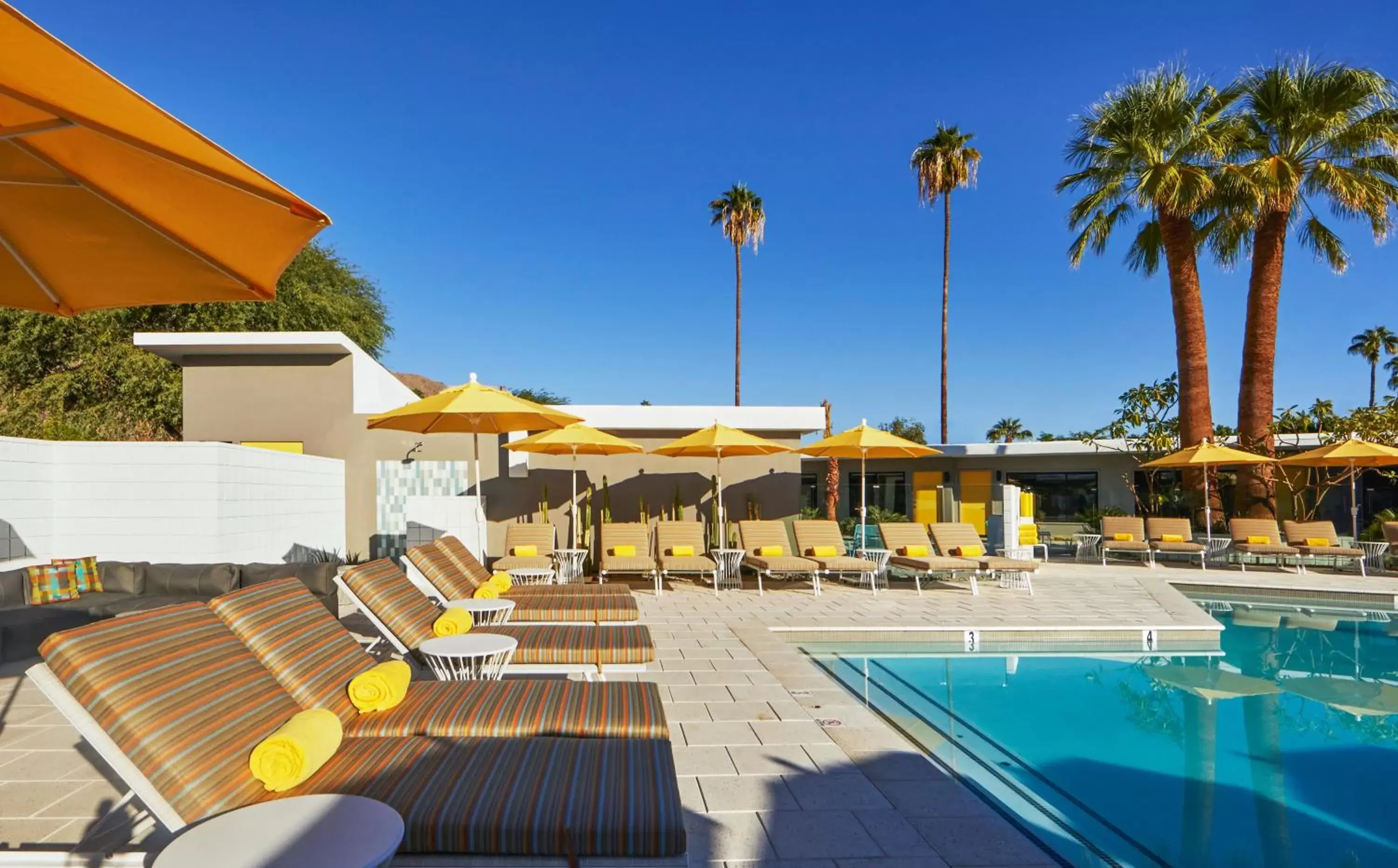 Mountain view, Swimming Pool in Twin Palms Resort - Palm Springs Newest Gay Men's Resort