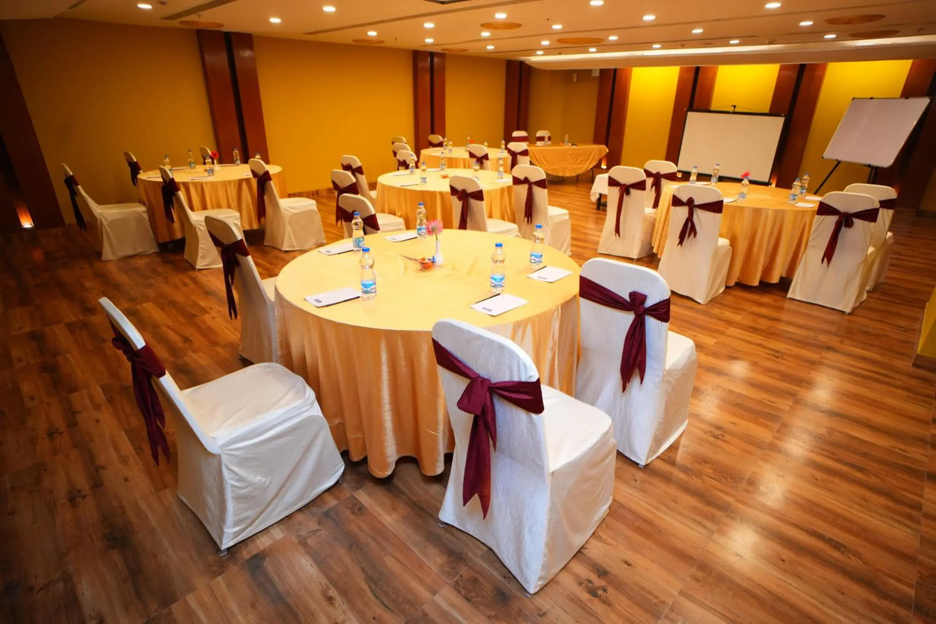 Restaurant/places to eat, Banquet Facilities in Siesta Hitech Hotel