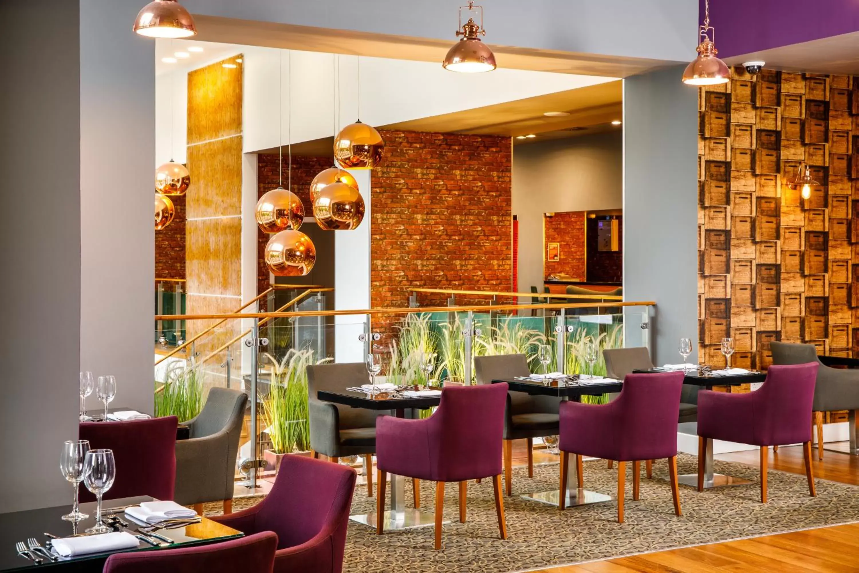 Lounge or bar, Restaurant/Places to Eat in Radisson Blu Hotel, Cardiff