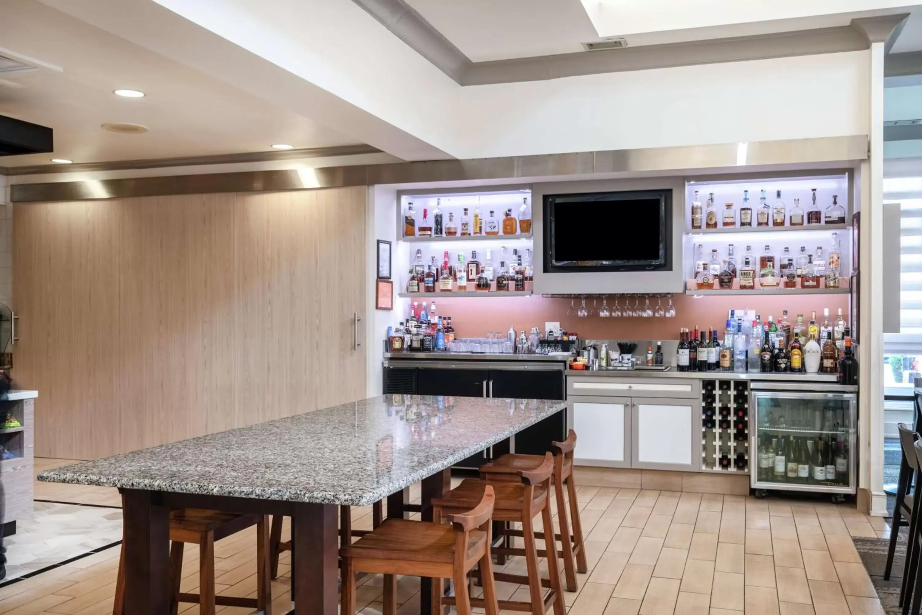 Lounge or bar in Hilton Garden Inn Louisville East