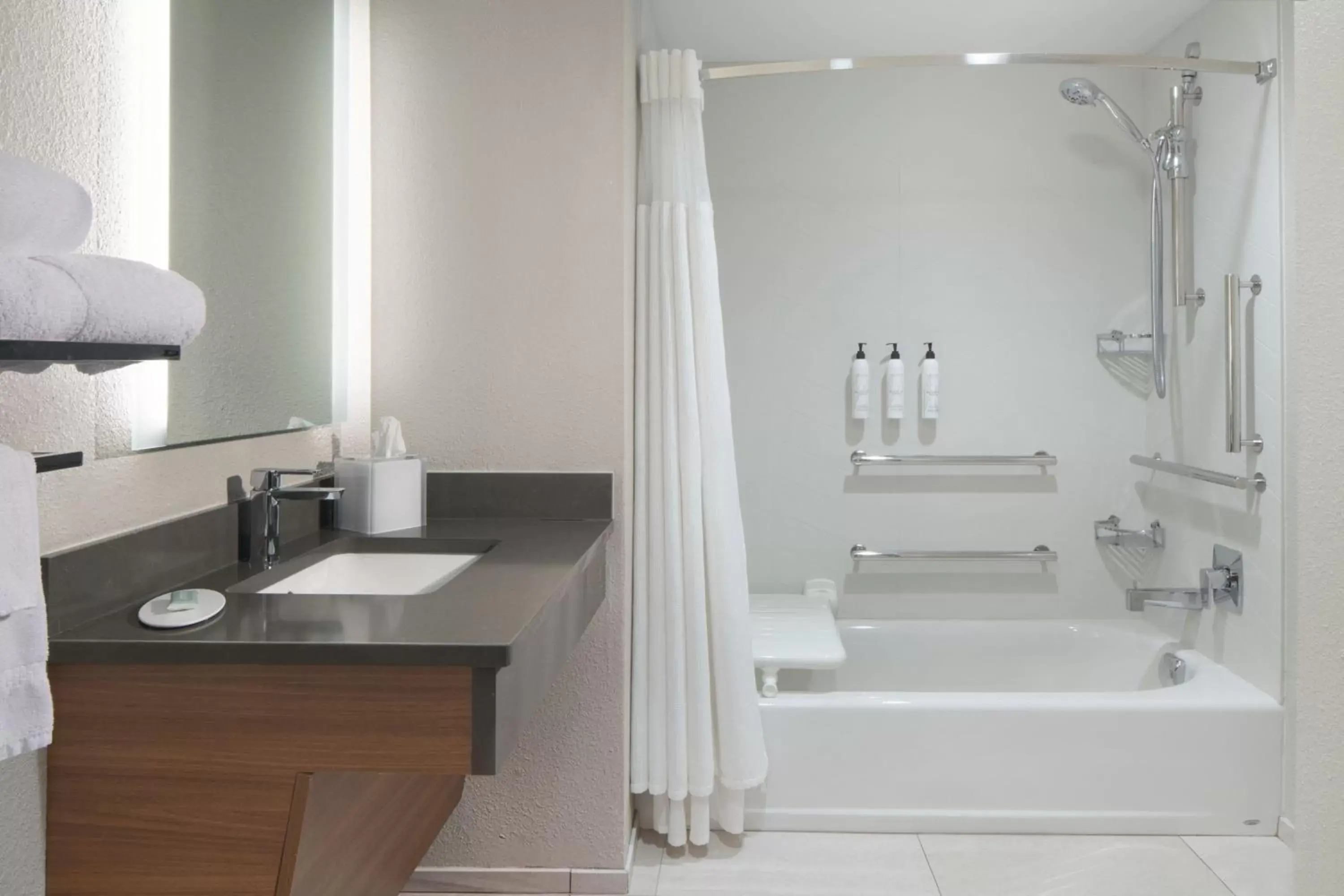 Bathroom in Fairfield Inn & Suites by Marriott Charleston