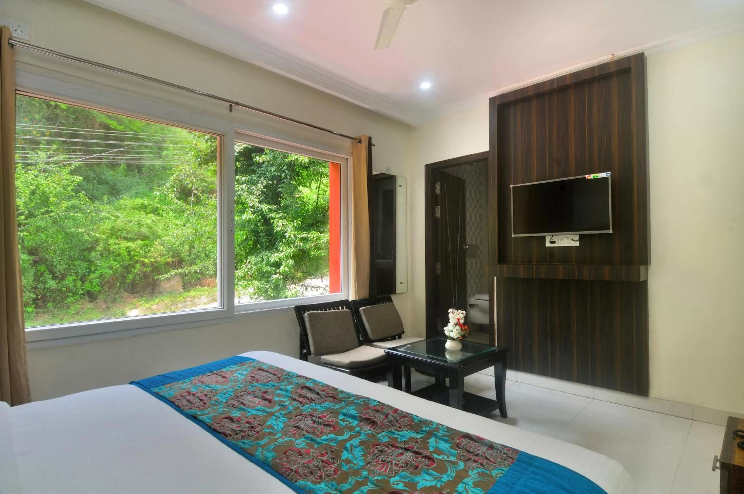 Bedroom, Bed in Hotel Bliss Valley - Hotel in Dharamshala