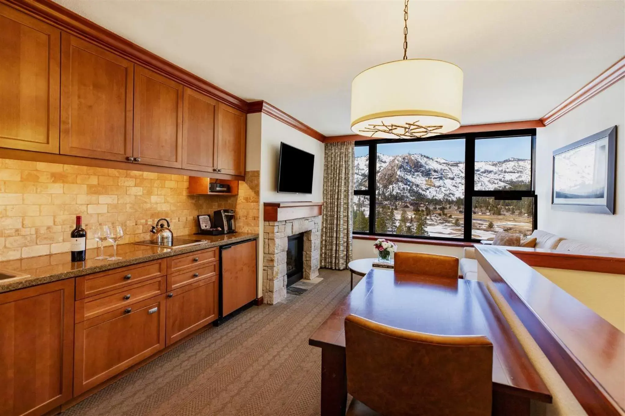 Kitchen/Kitchenette in Everline Resort & Spa