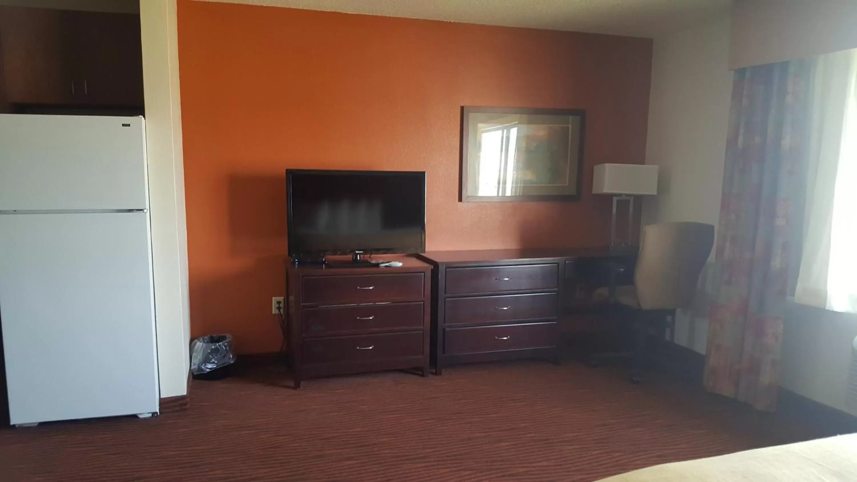 TV/Entertainment Center in AmericInn by Wyndham Muscatine