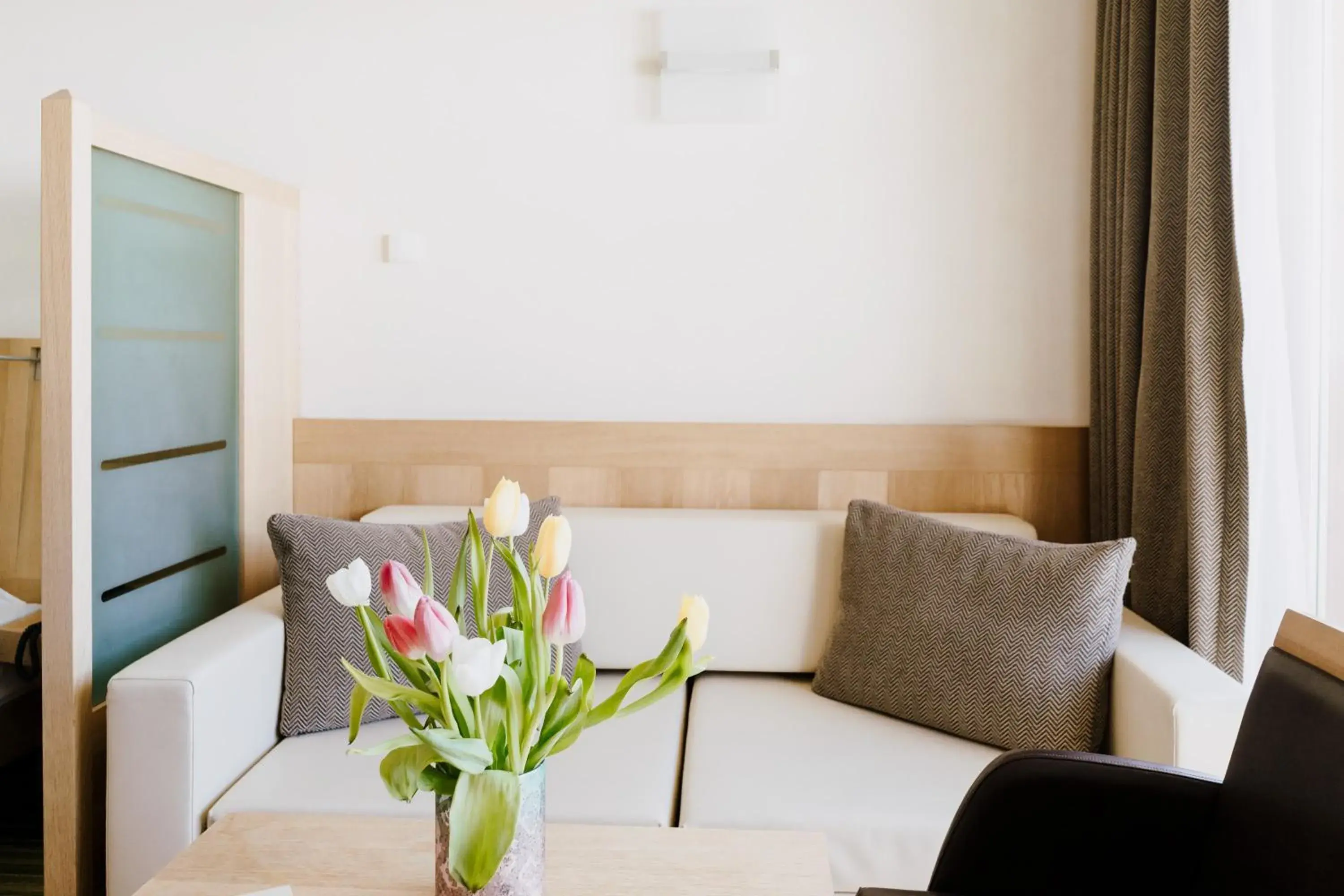 Bed, Seating Area in Hotel Lac Salin Spa & Mountain Resort