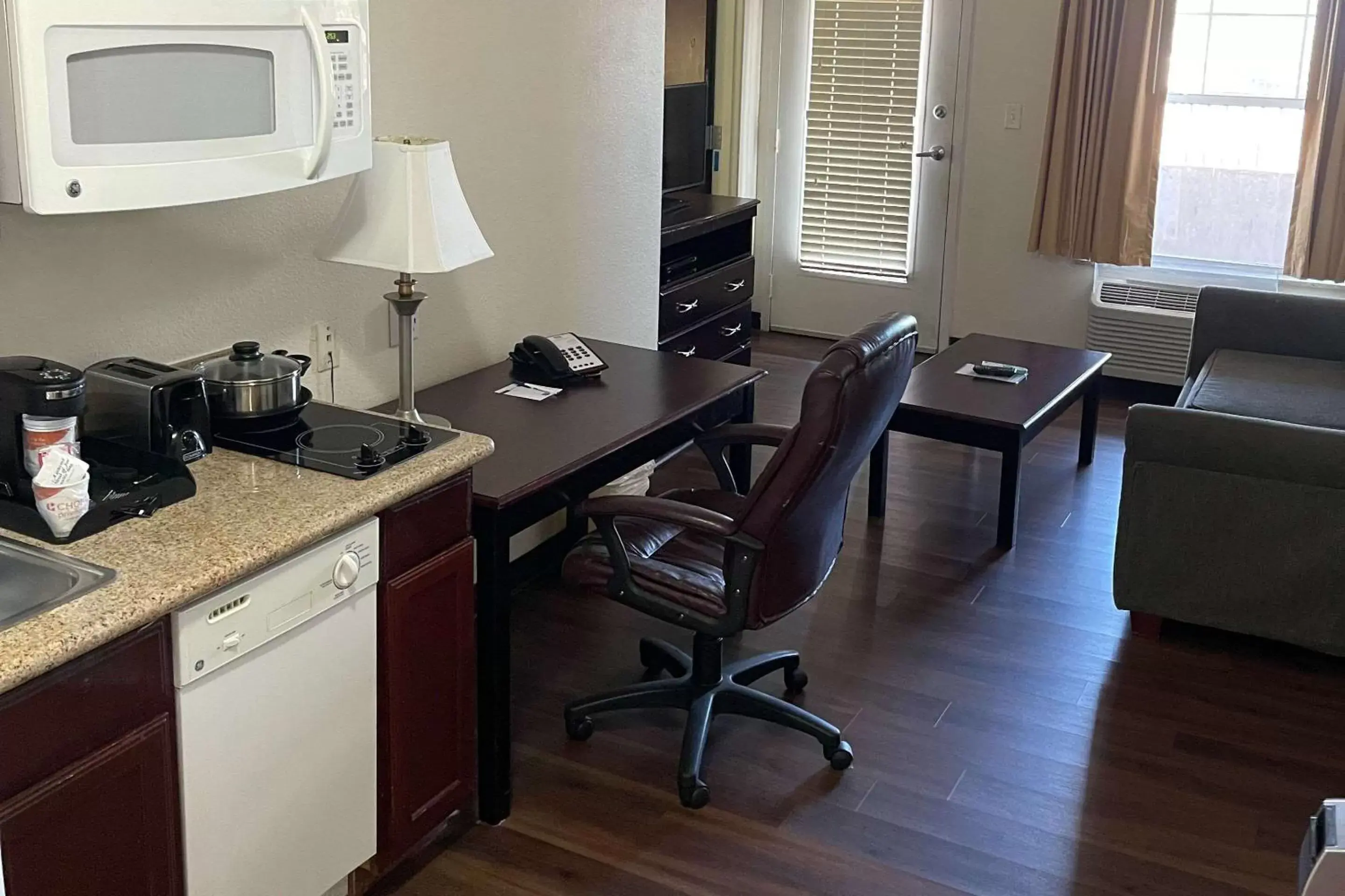 Bedroom, Kitchen/Kitchenette in MainStay Suites Texas Medical Center/Reliant Park