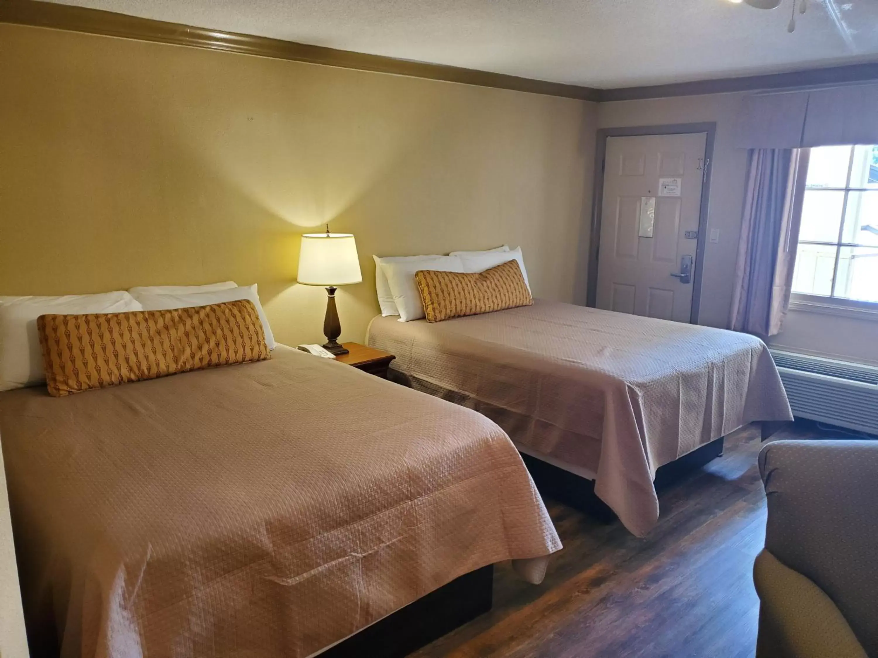 Family Suite in Colonial House Motel Family Suite in Colonial House Motel