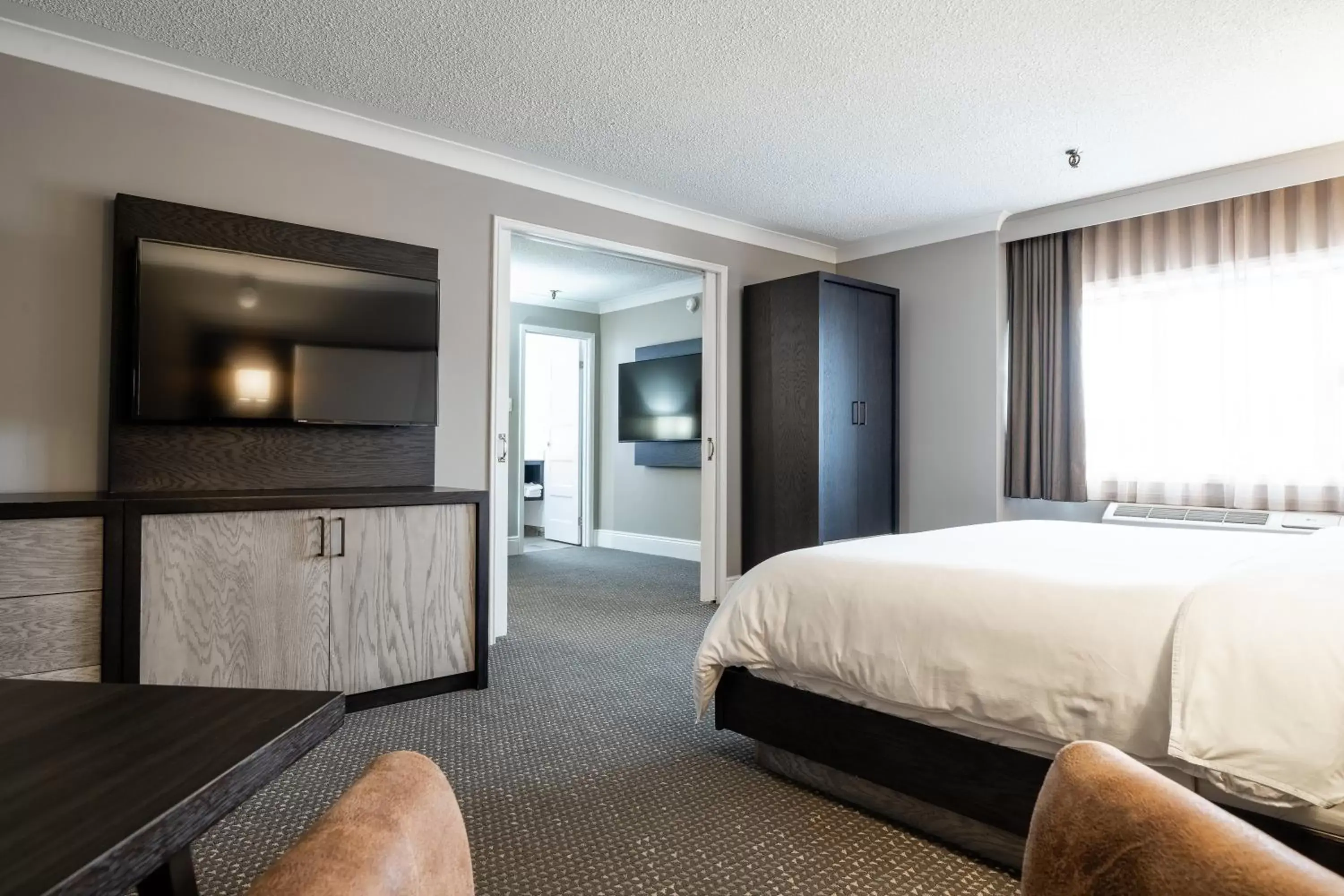 Bed, TV/Entertainment Center in Crowne Plaza Hotel Moncton Downtown, an IHG Hotel