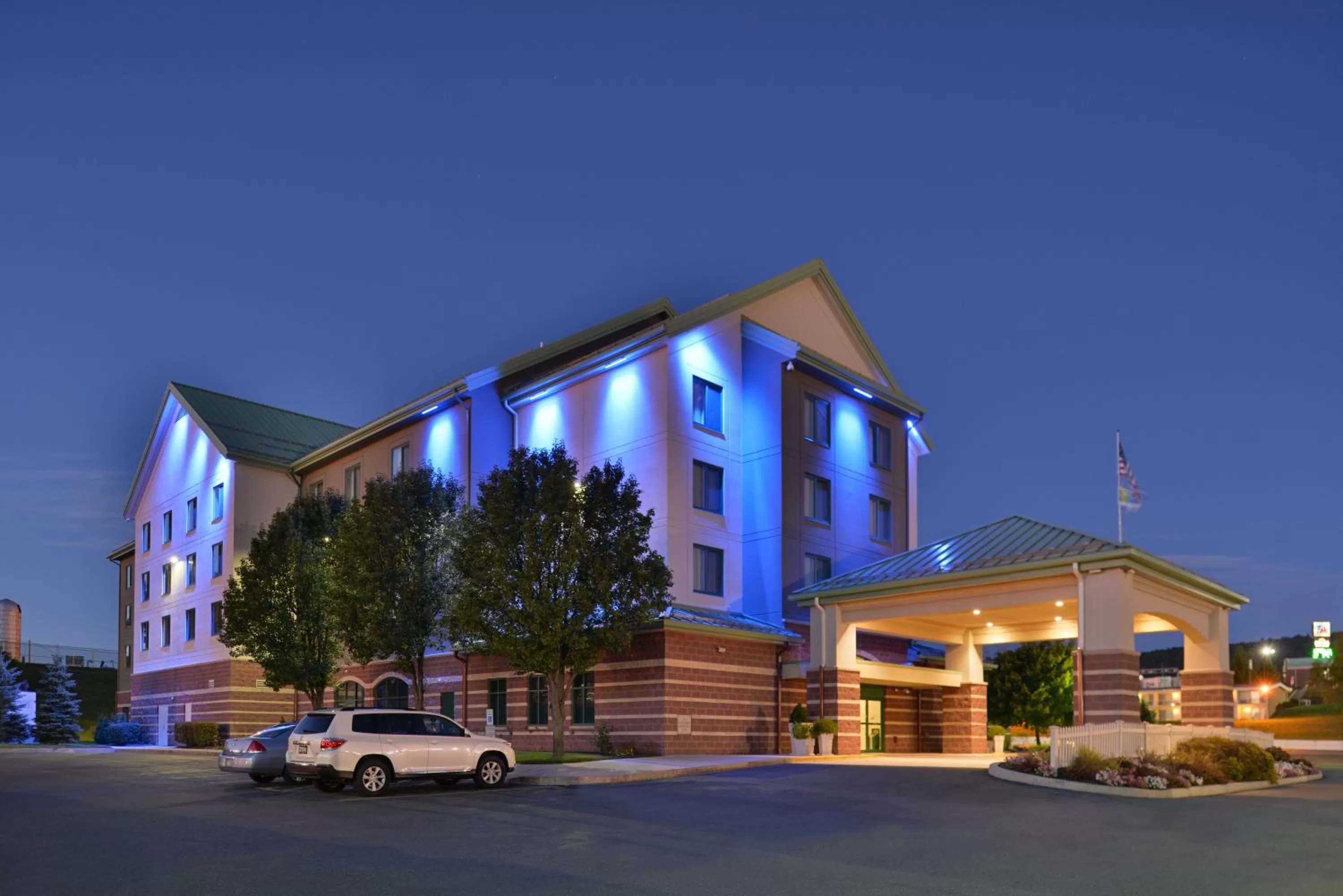 Property building in Holiday Inn Express Breezewood by IHG