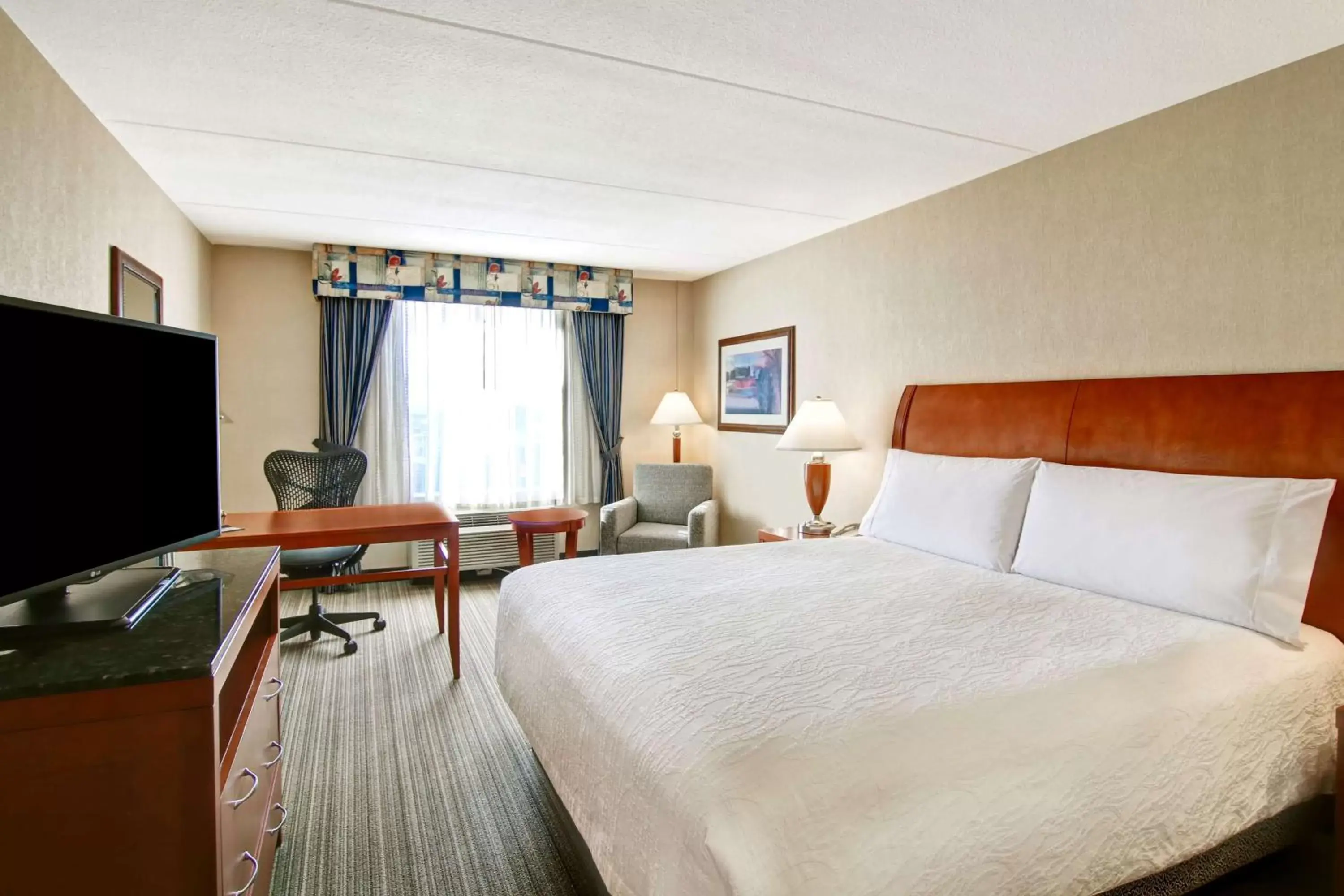 Bedroom, Bed in Hilton Garden Inn Toronto/Burlington