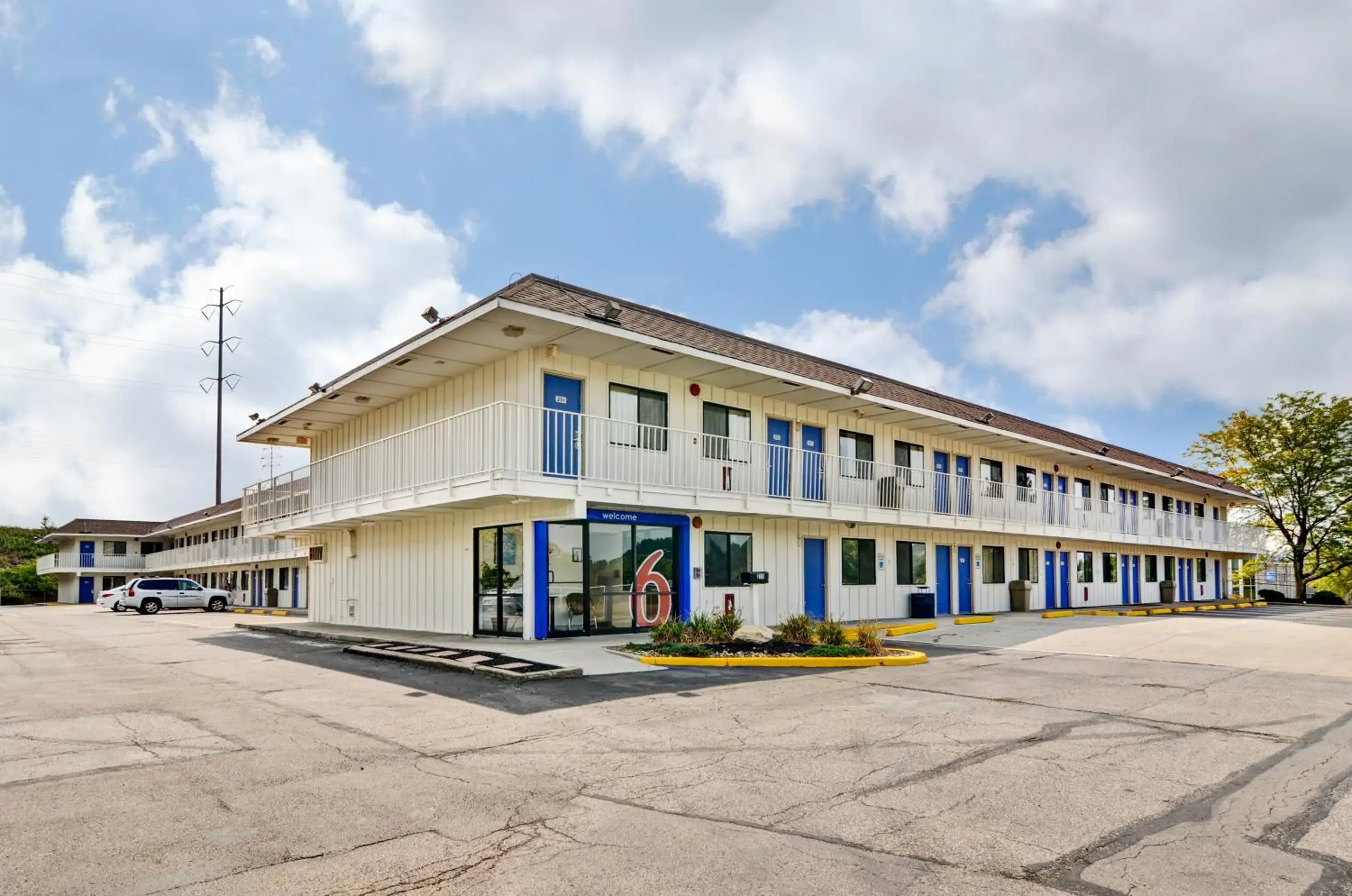 Facade/entrance, Property Building in Motel 6-Pittsburgh, PA - Crafton