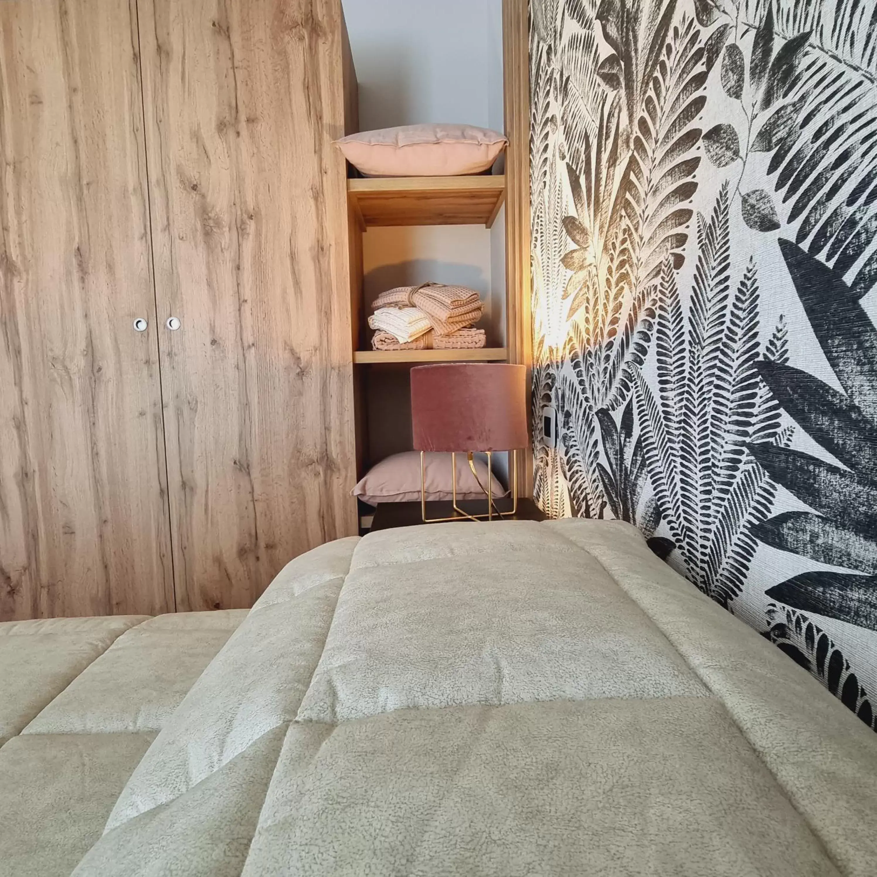 Large Double Room in Halicyae Bed and Breakfast Large Double Room in Halicyae Bed and Breakfast