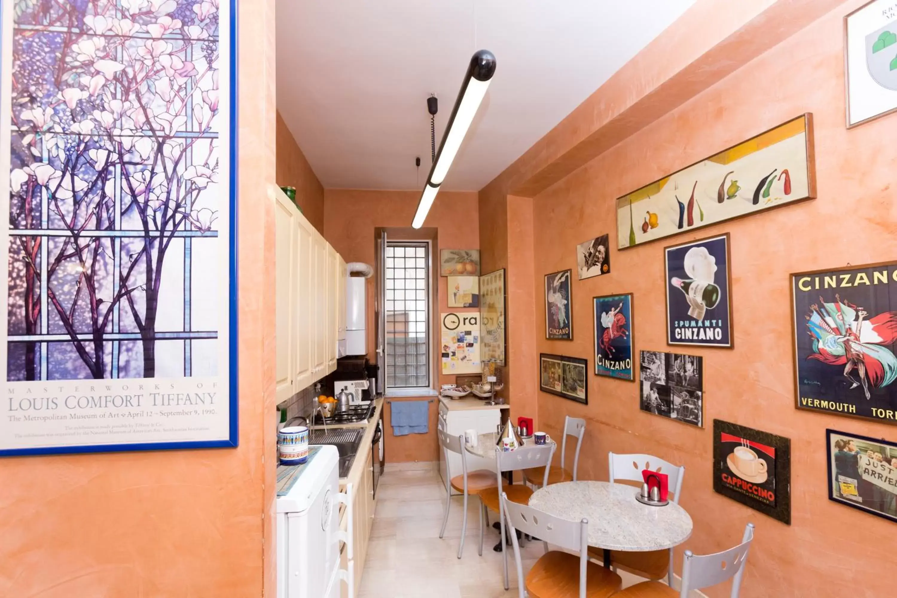 Communal kitchen, Restaurant/Places to Eat in DomusAmor Colosseo