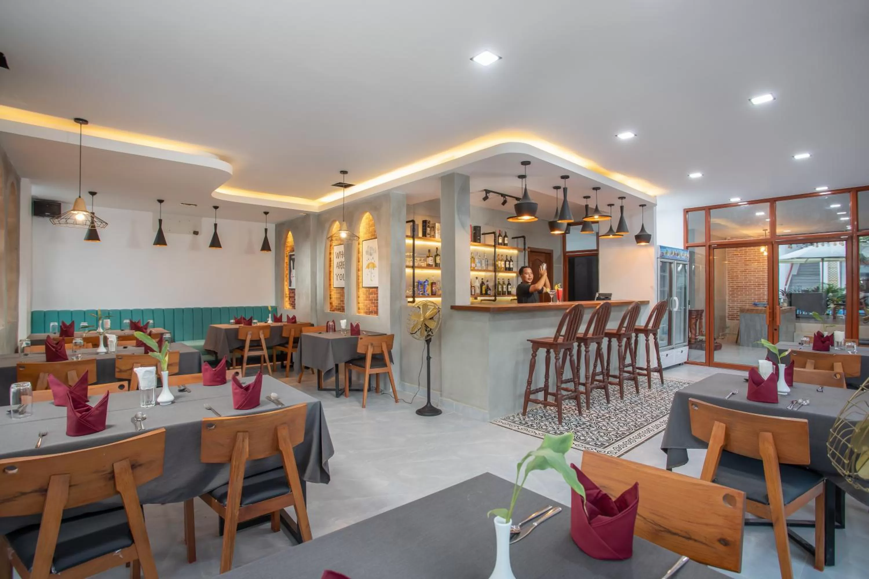 Restaurant/places to eat in Cambana La Riviere Boutique