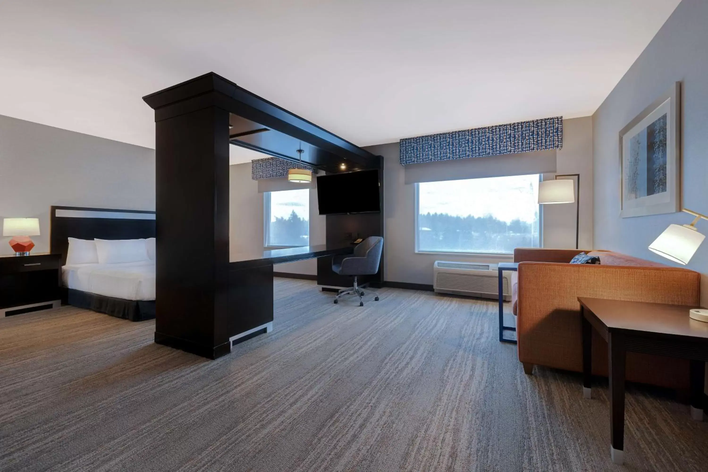 Bedroom in Hampton Inn & Suites Seattle/Federal Way