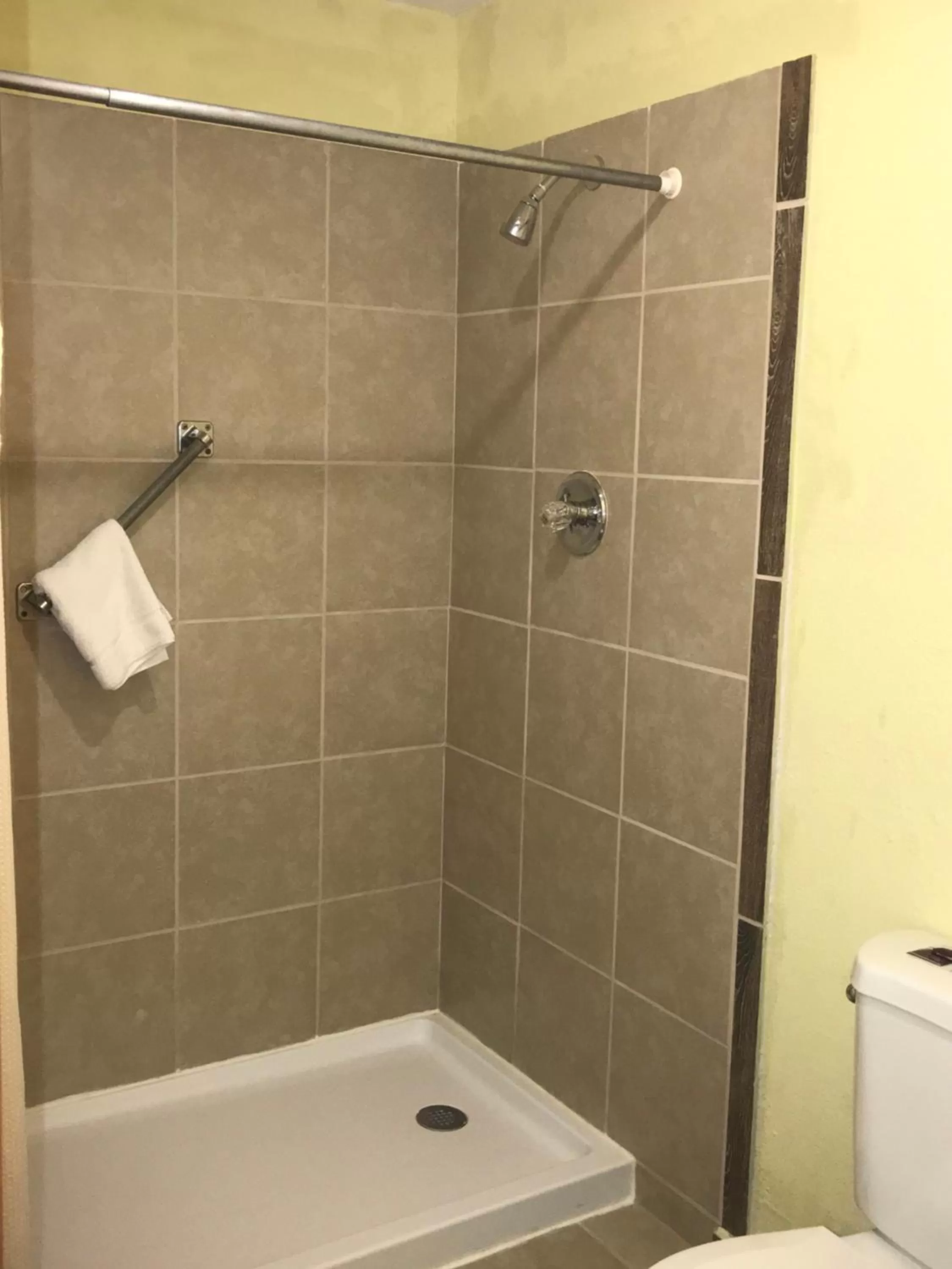 Shower in Linder Motor Lodge