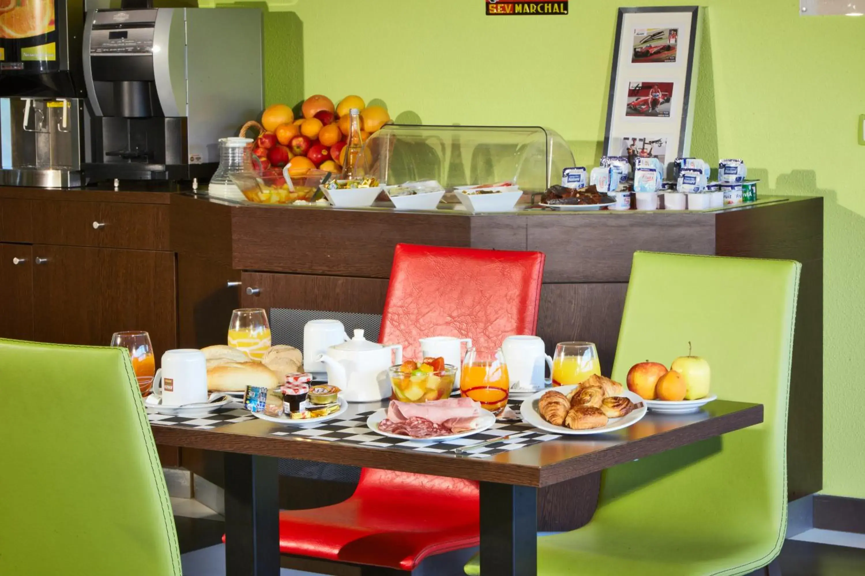 Food and drinks, Breakfast in Kyriad Design Enzo Thionville