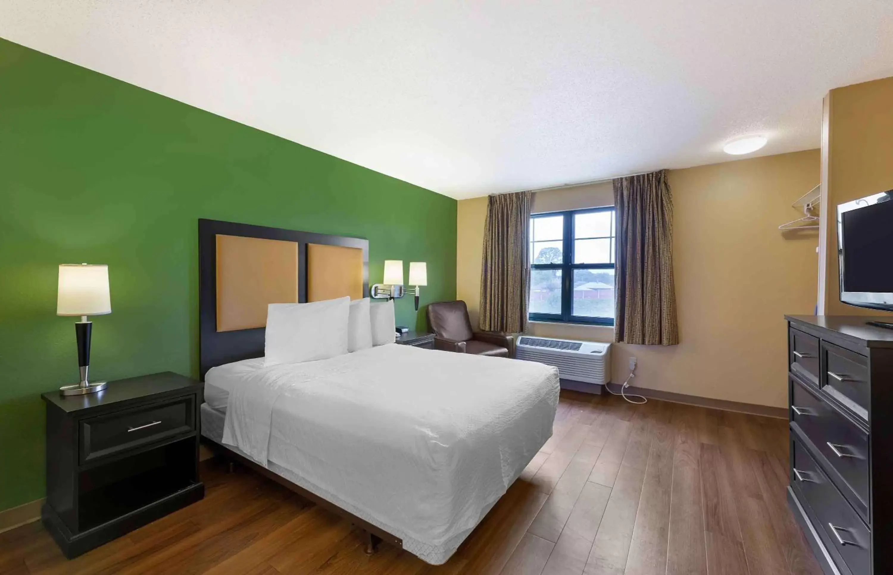 Bedroom in Extended Stay America Suites - Cleveland - Brooklyn
