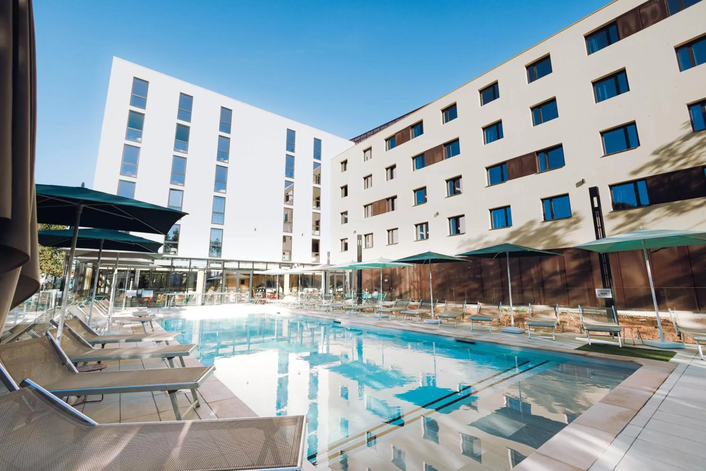 Property building, Swimming Pool in greet Hotel La Rochelle Centre