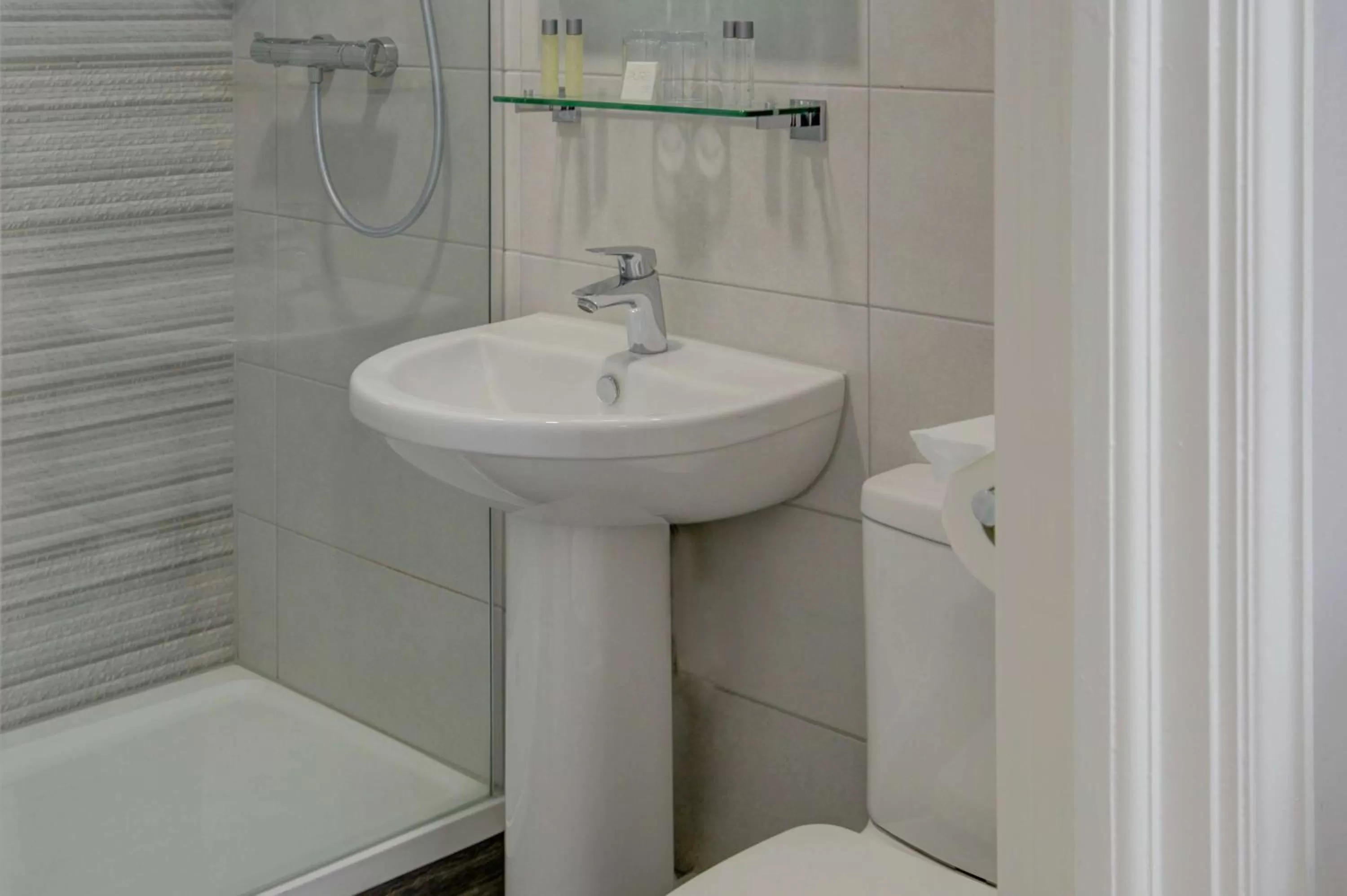 Bathroom in The Jephson Hotel; BW Signature Collection