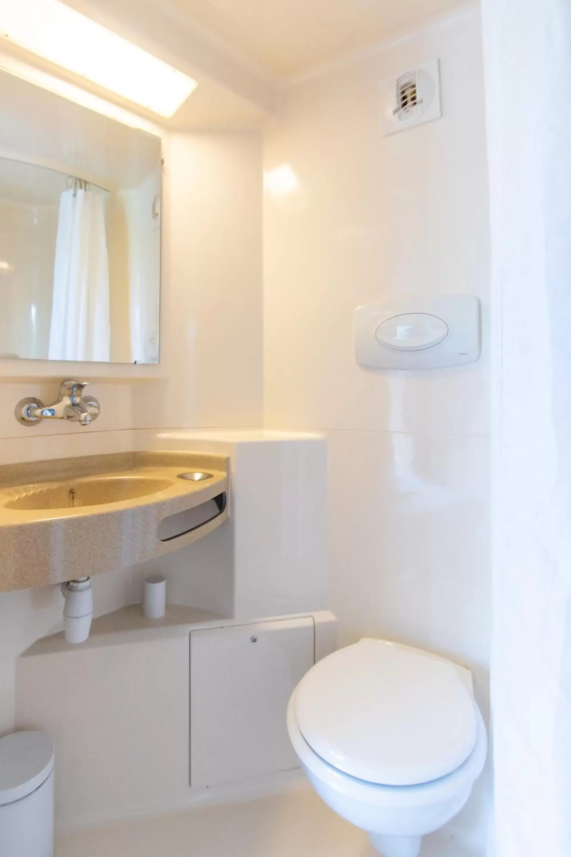 Bathroom in Premiere Classe Nevers Varennes Vauzelles