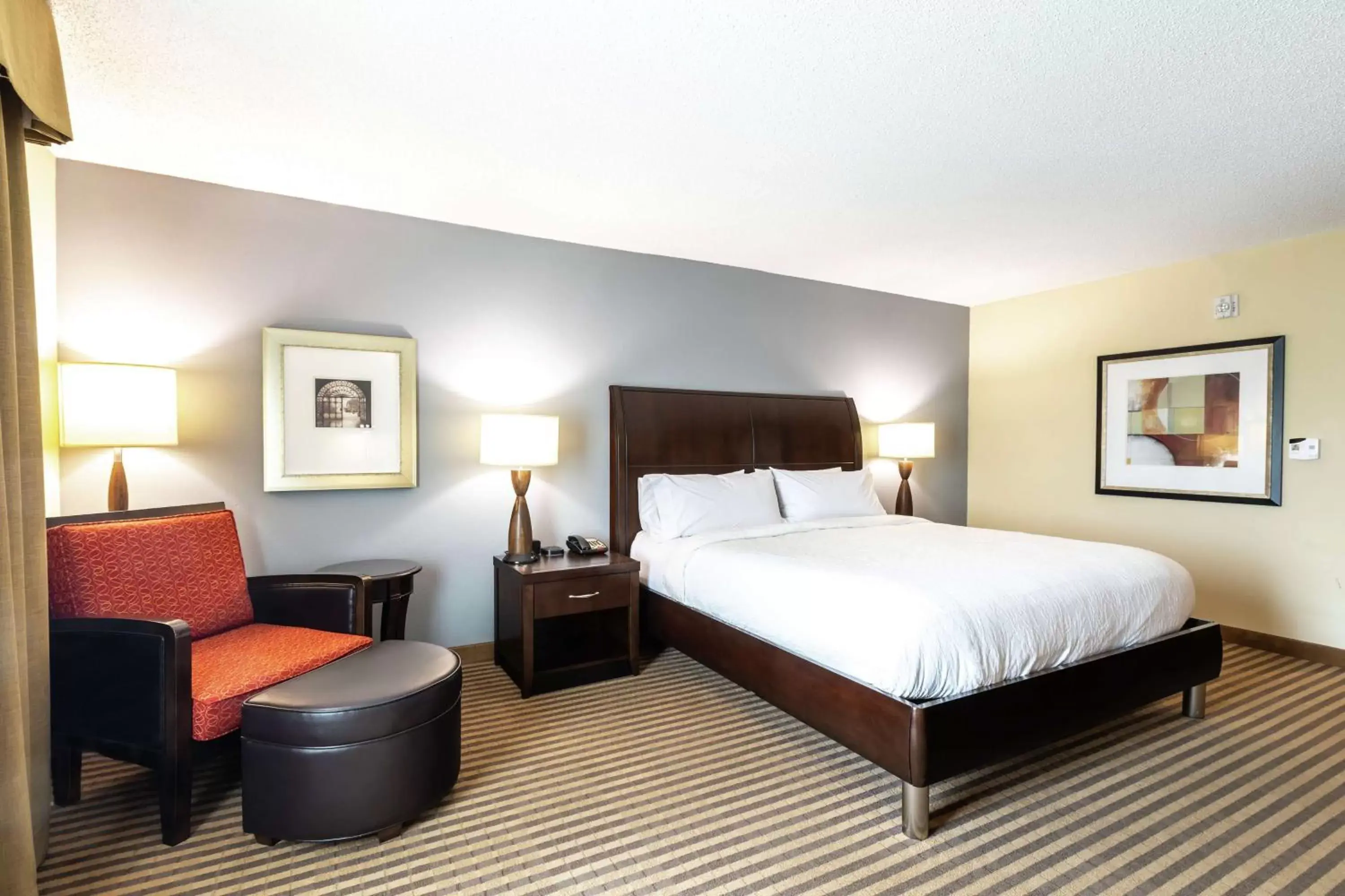 Photo of the whole room, Bed in Hilton Garden Inn Atlanta Airport North