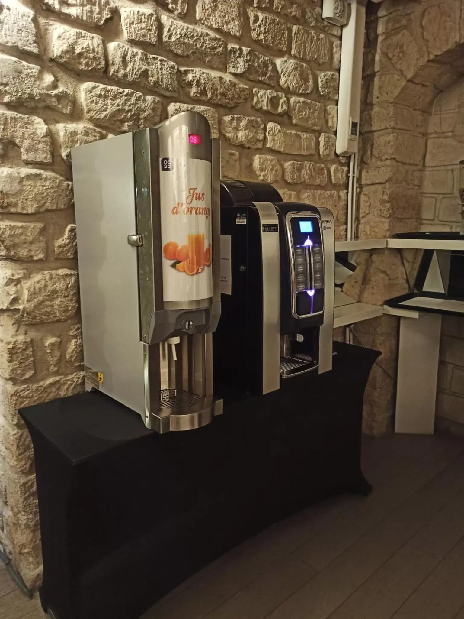 Coffee/tea facilities in Hotel Aida Marais