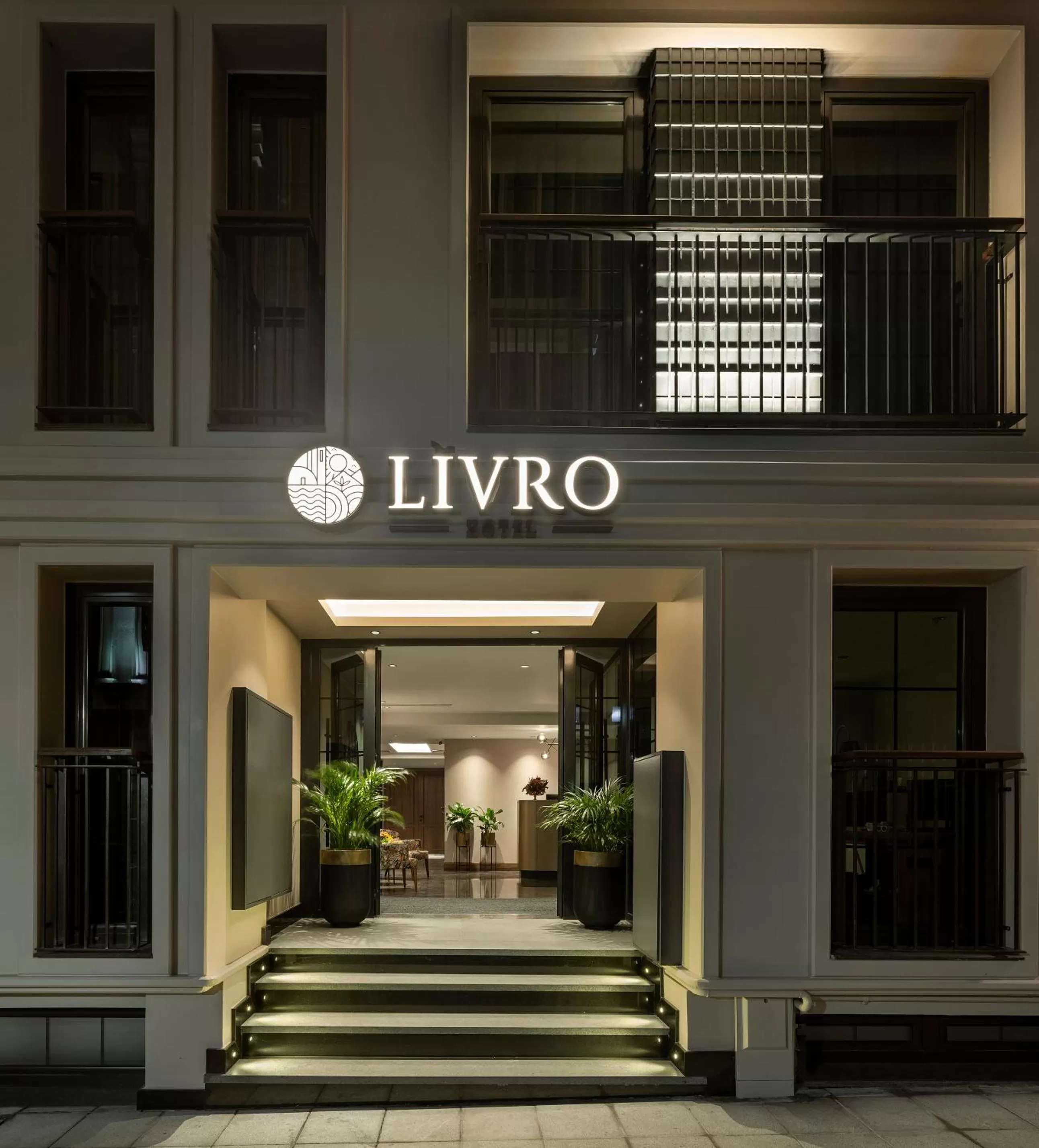 Facade/entrance in Livro Hotel