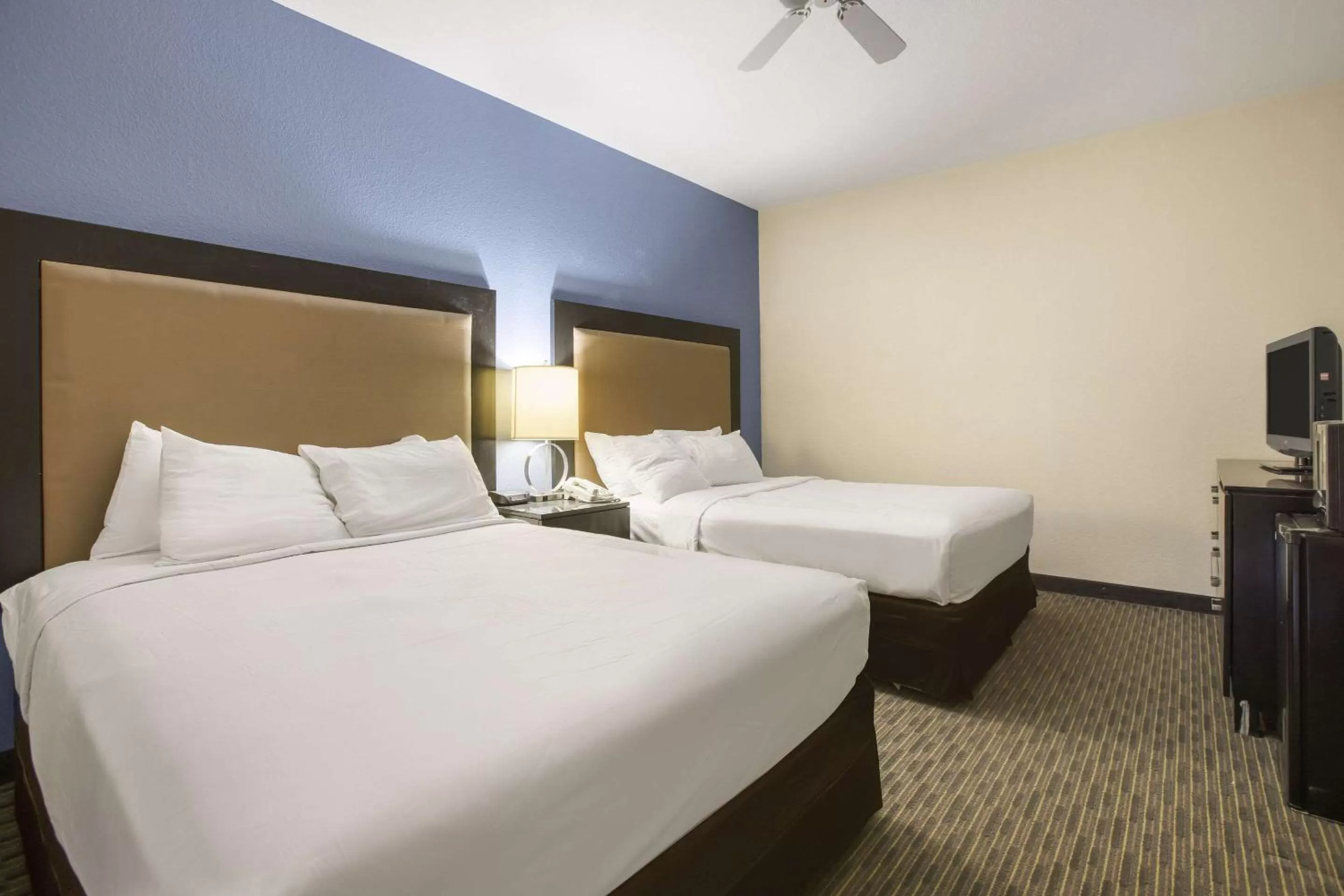 Queen Room with Two Queen Beds - Non-Smoking in Days Inn by Wyndham Mackinaw City - Bridgeview Area
