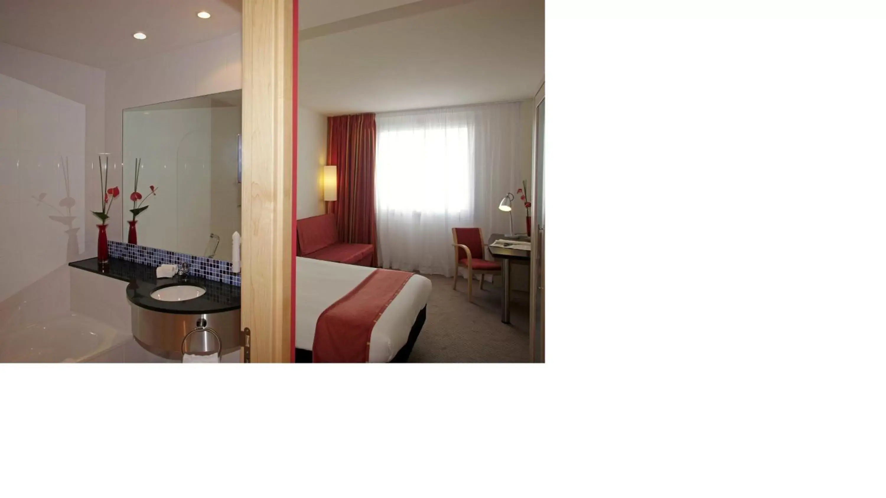 Photo of the whole room, Bathroom in Holiday Inn Express Barcelona City 22@, an IHG Hotel