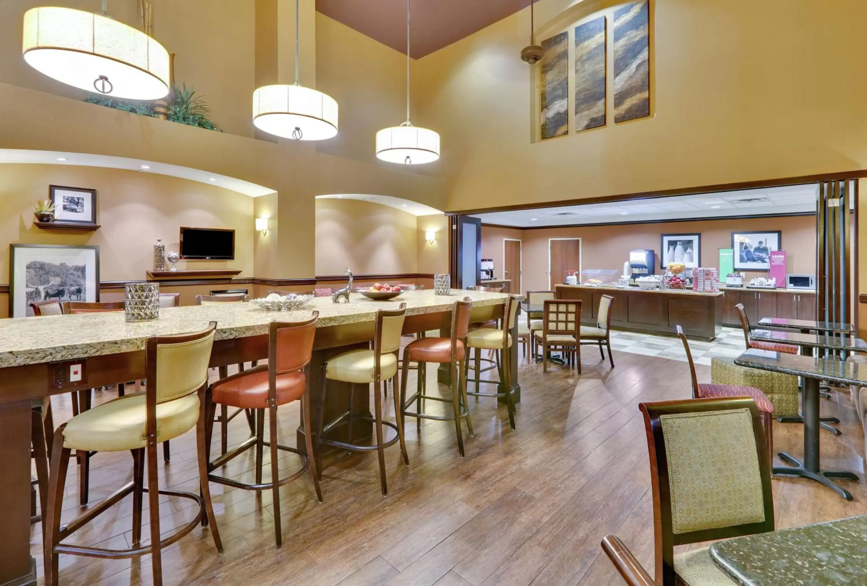 Dining area, Restaurant/Places to Eat in Hampton Inn & Suites Fort Worth/Forest Hill