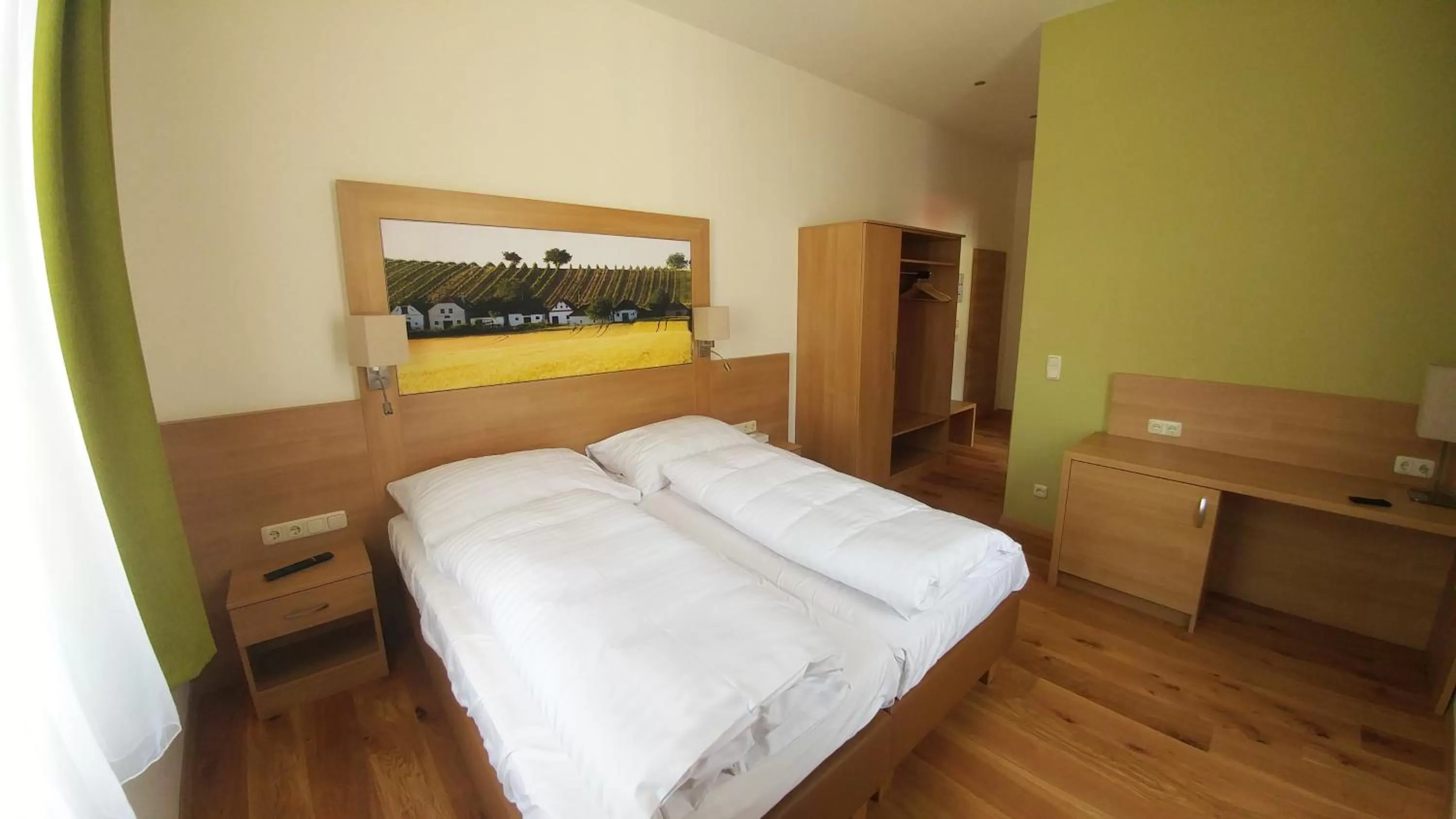 Photo of the whole room, Bed in Weinhotel Rieder
