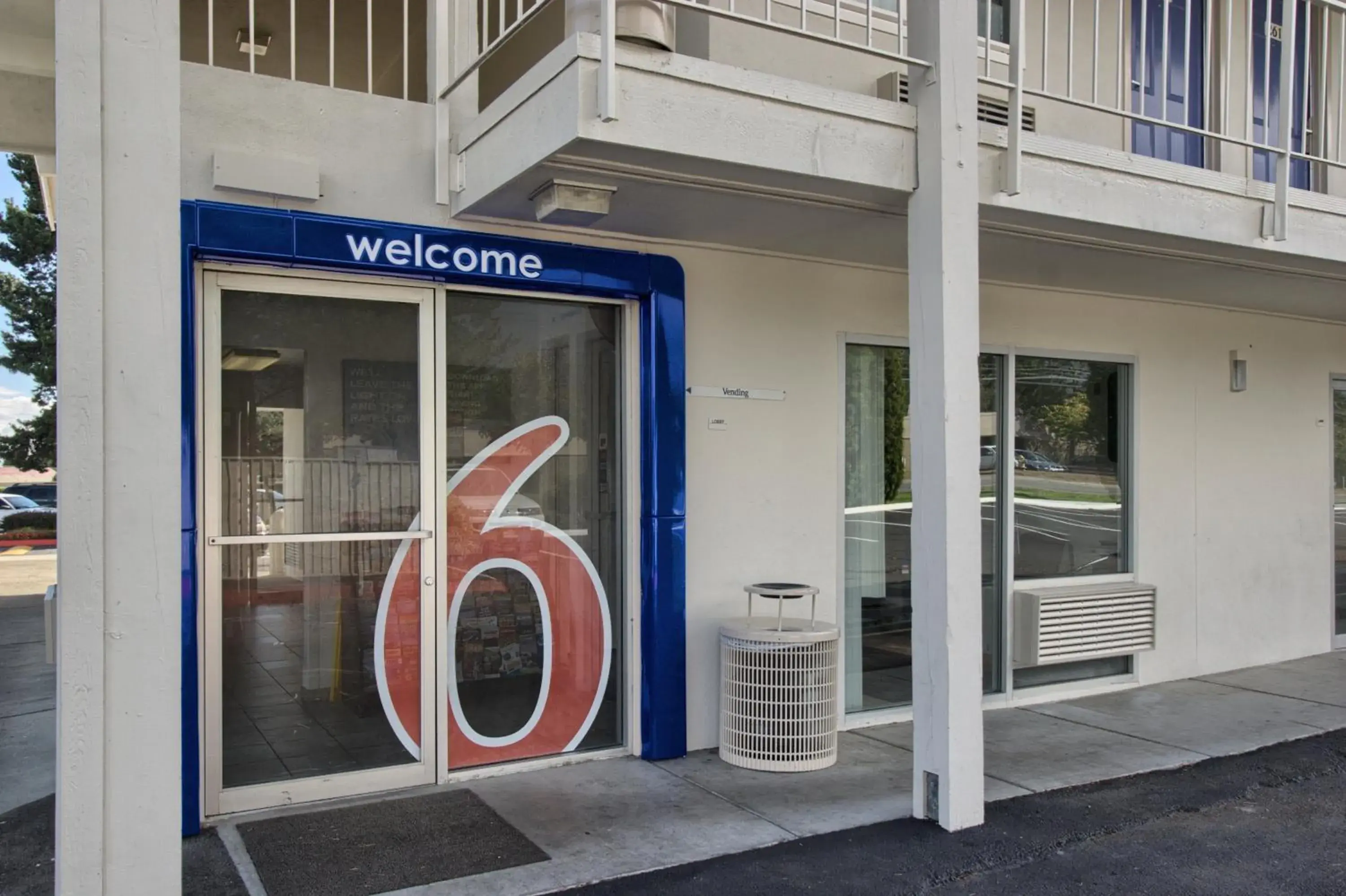 Facade/entrance in Motel 6-Everett, WA - North Facade/entrance in Motel 6-Everett, WA - North