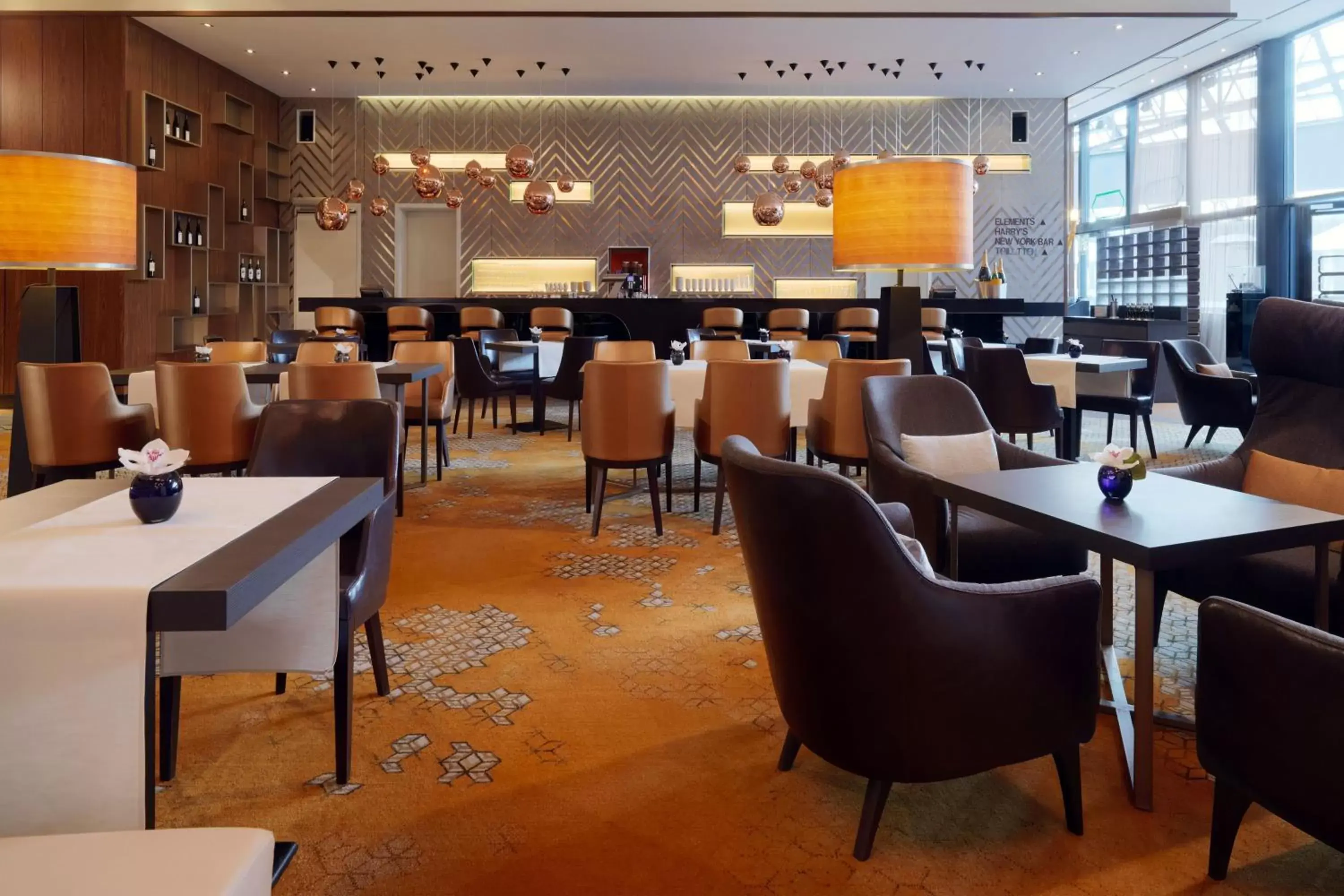 Lounge or bar, Restaurant/Places to Eat in Sheraton Berlin Grand Hotel Esplanade