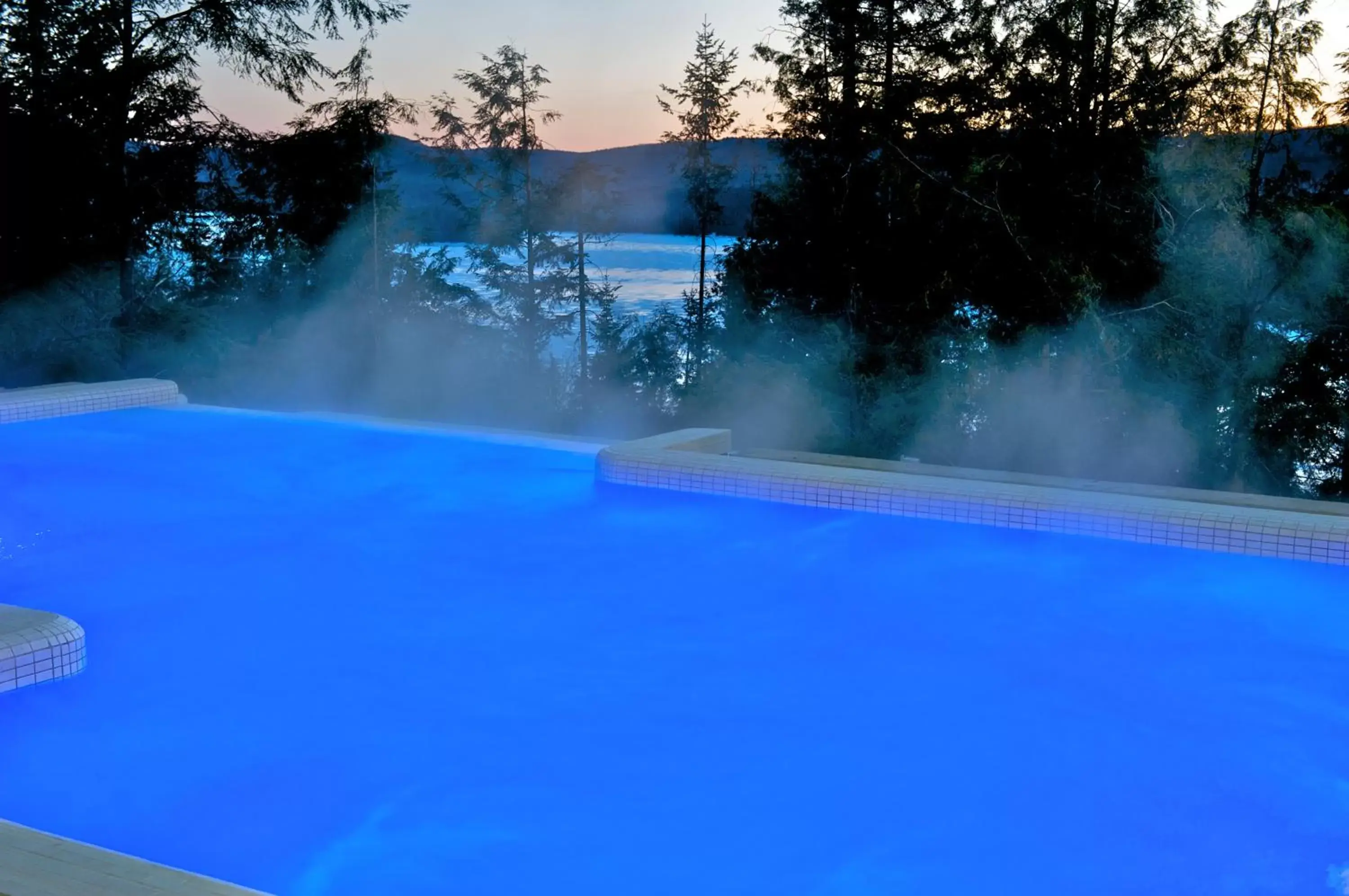 Swimming Pool in Sacacomie Hôtel et Spa